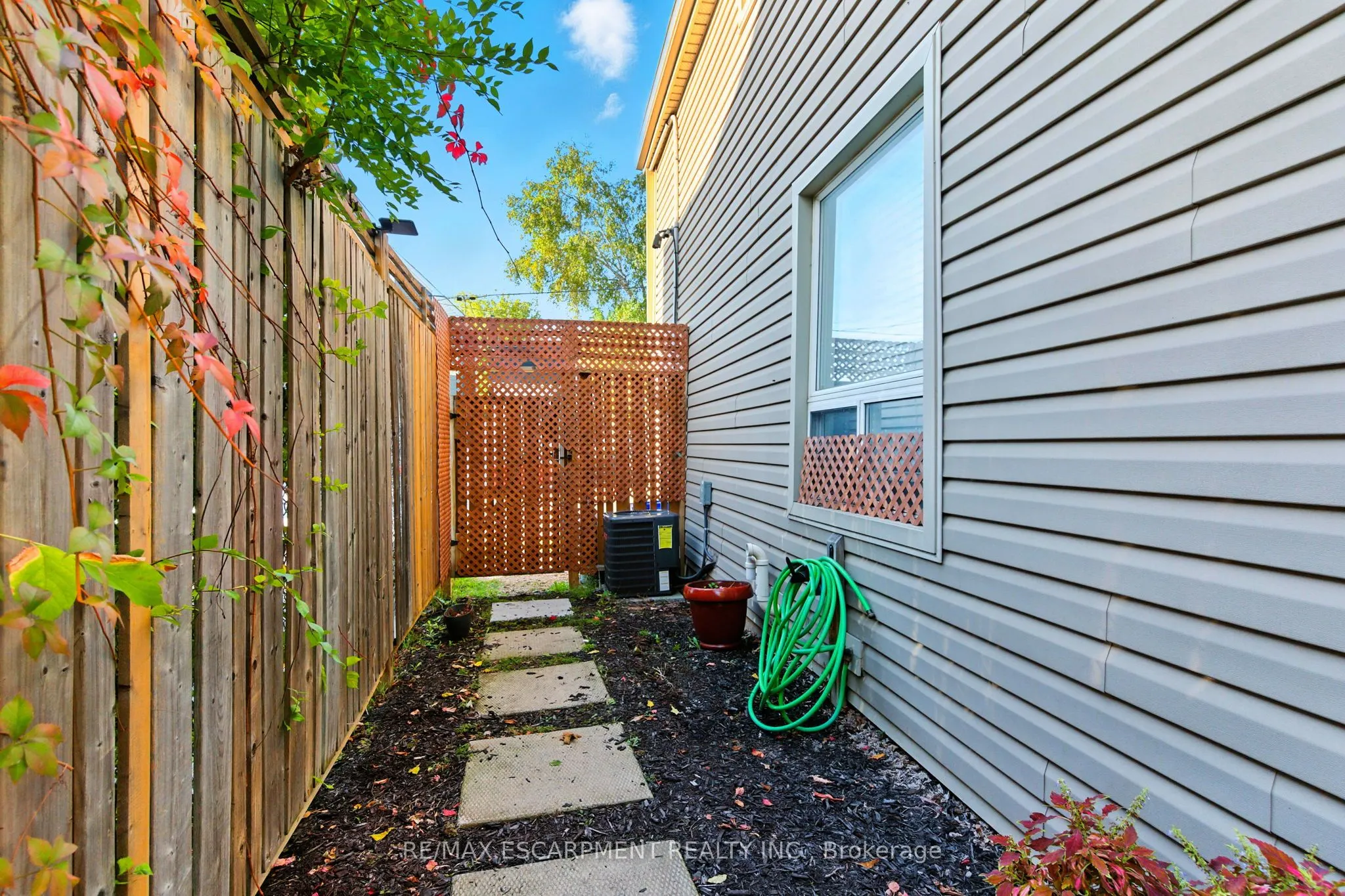 346 Hunter Street W