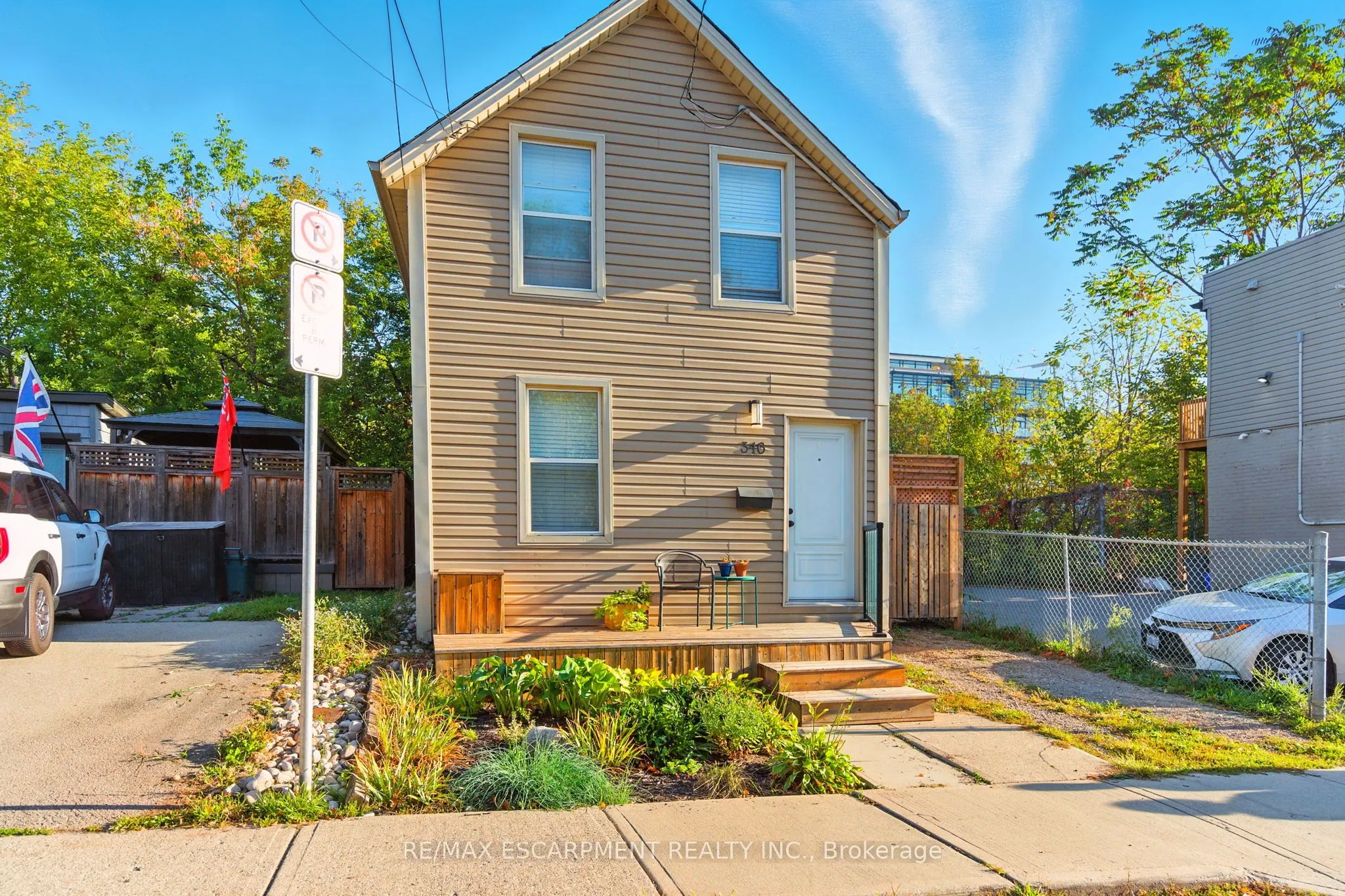346 Hunter Street W