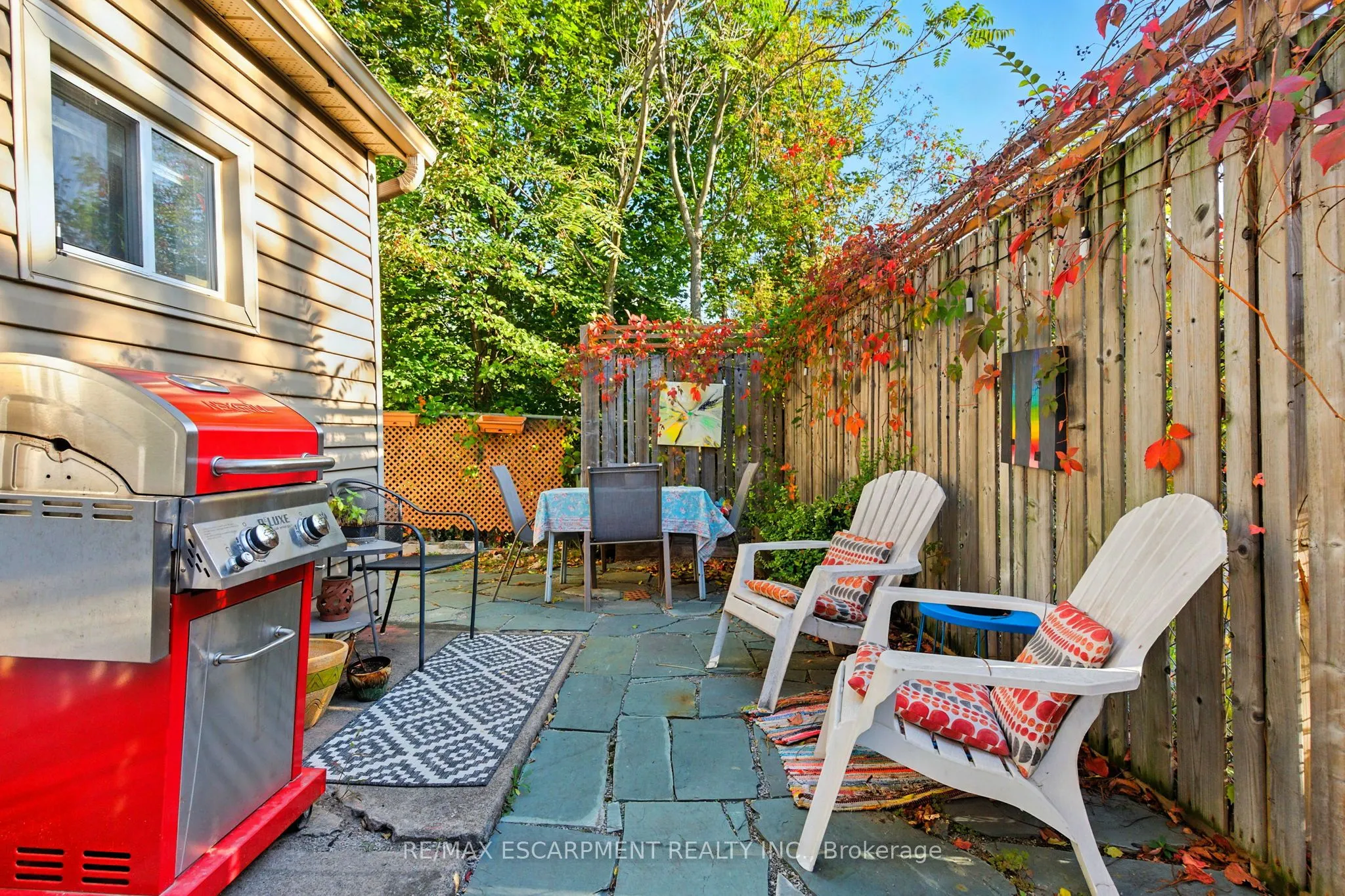 346 Hunter Street W