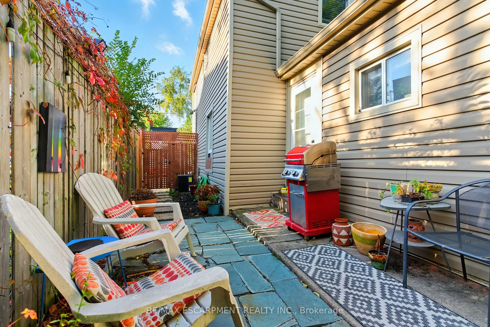 346 Hunter Street W
