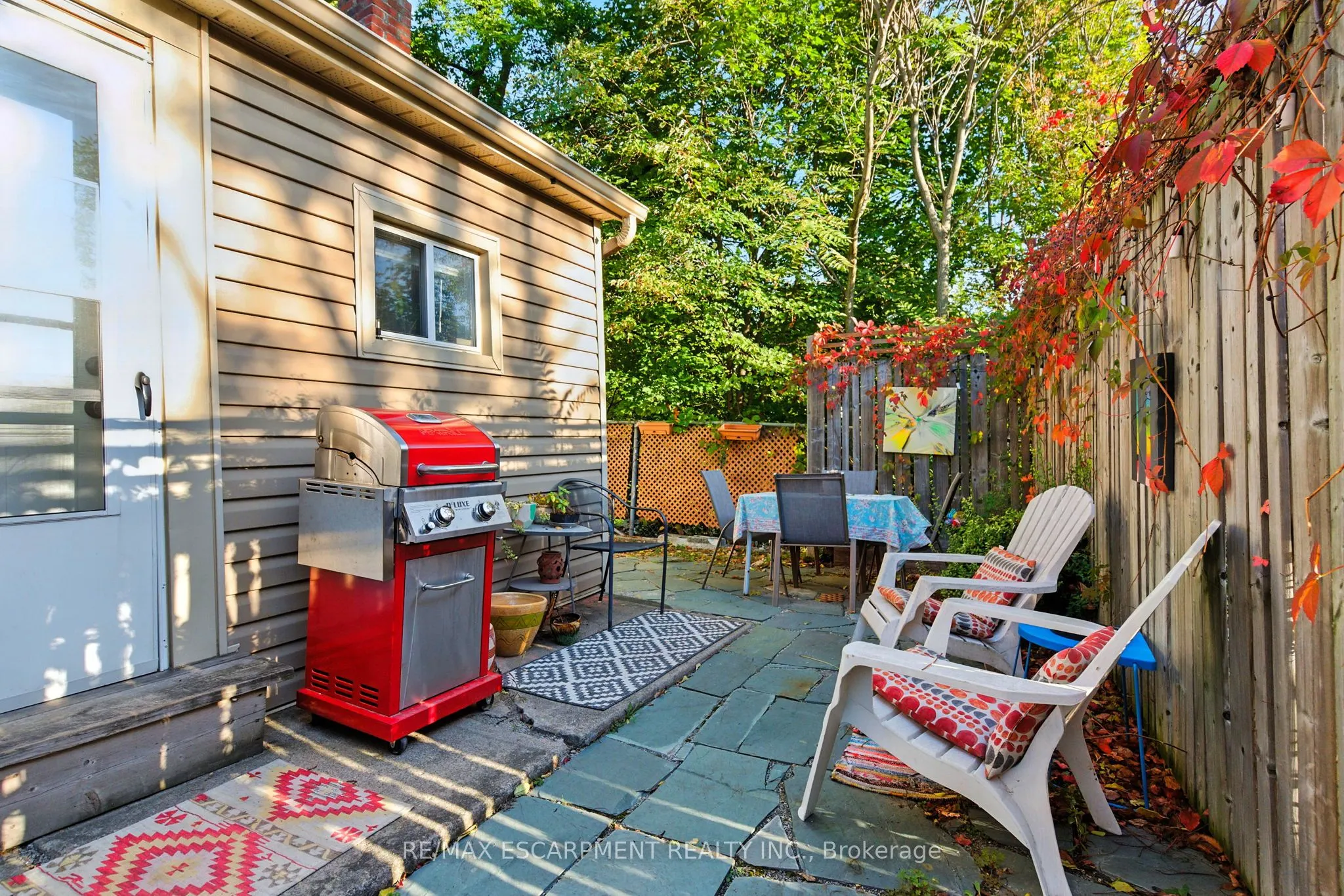 346 Hunter Street W