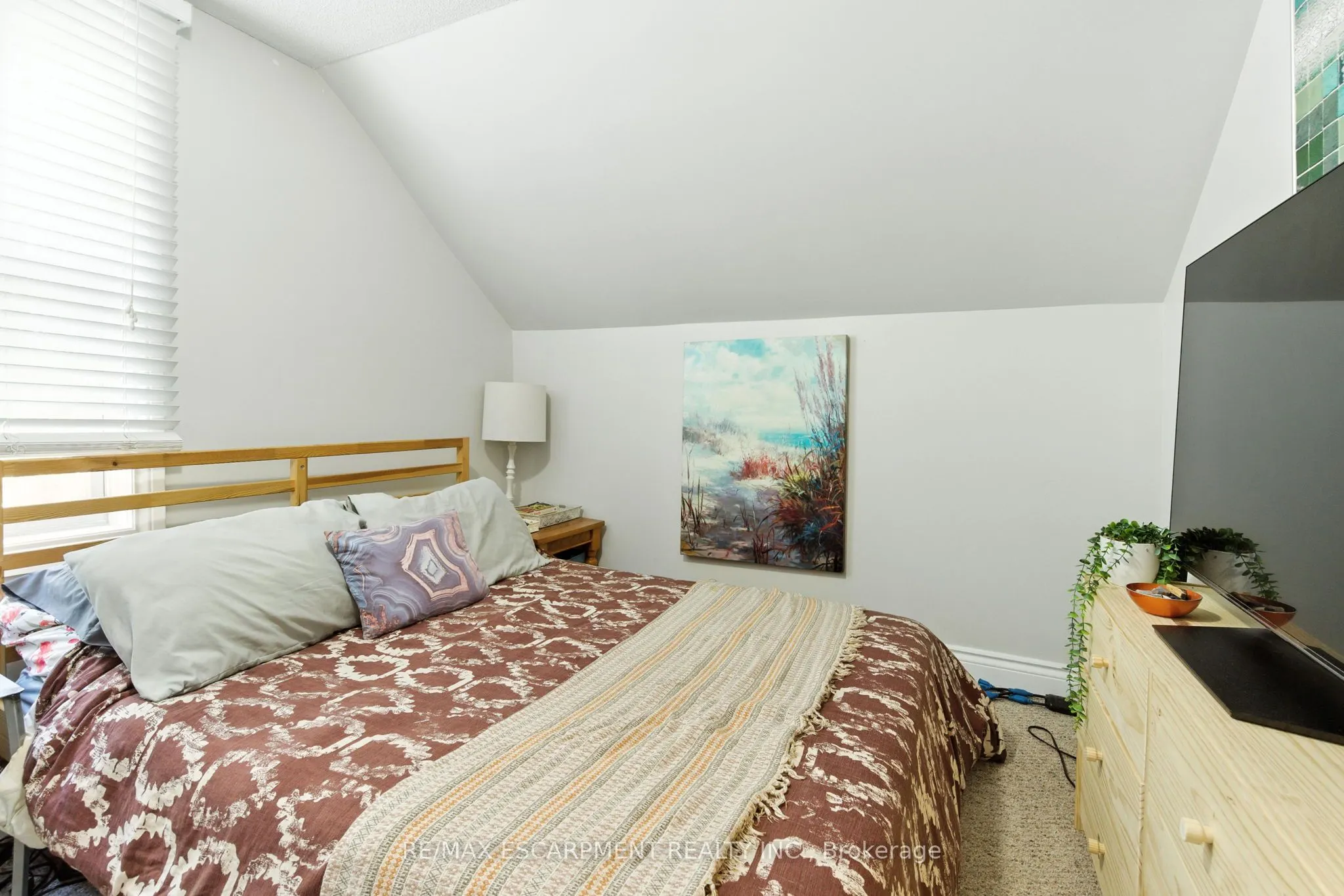 346 Hunter Street W