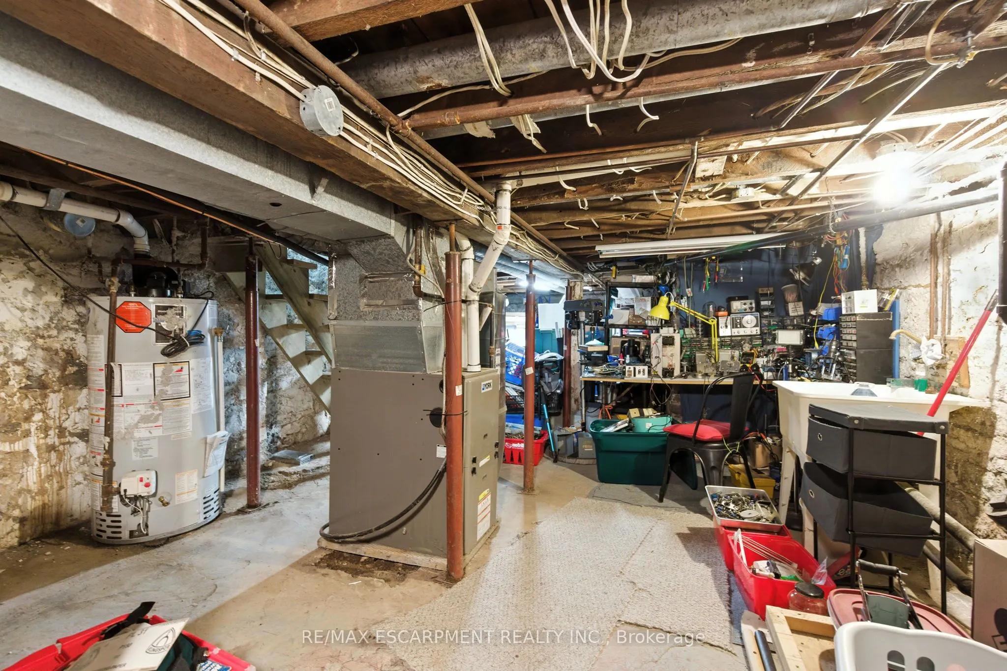 346 Hunter Street W