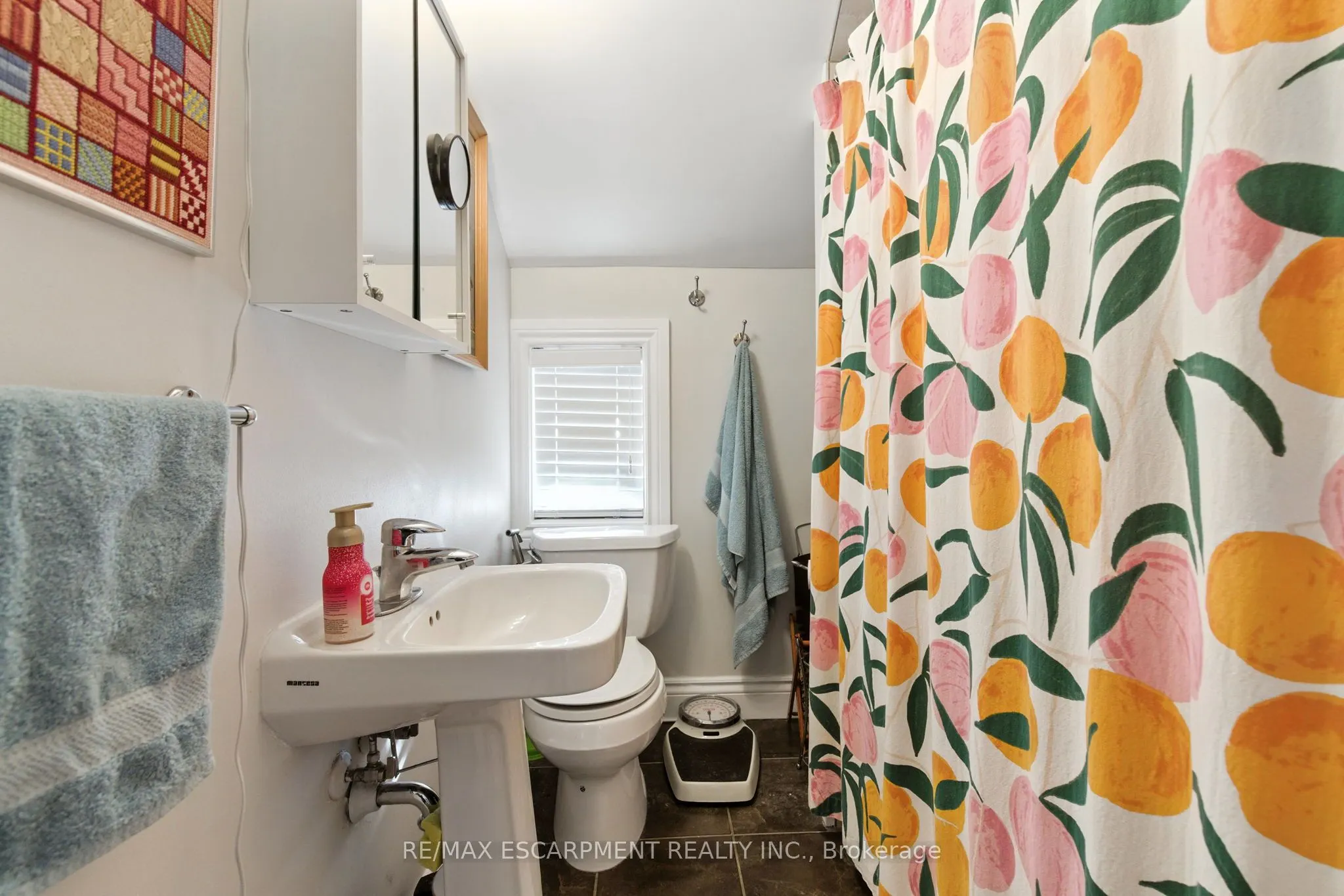 346 Hunter Street W