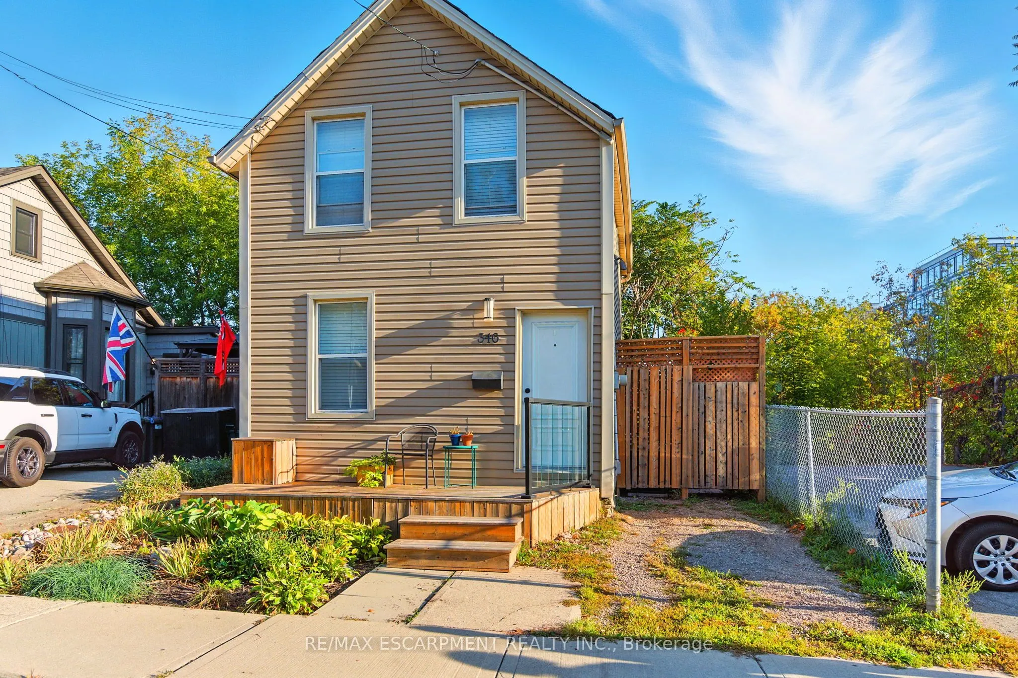 346 Hunter Street W