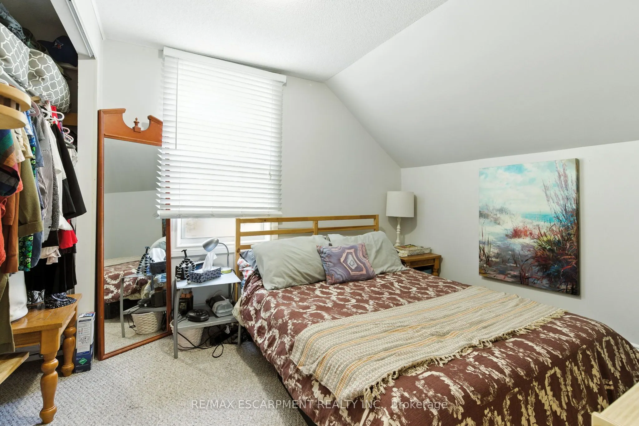 346 Hunter Street W