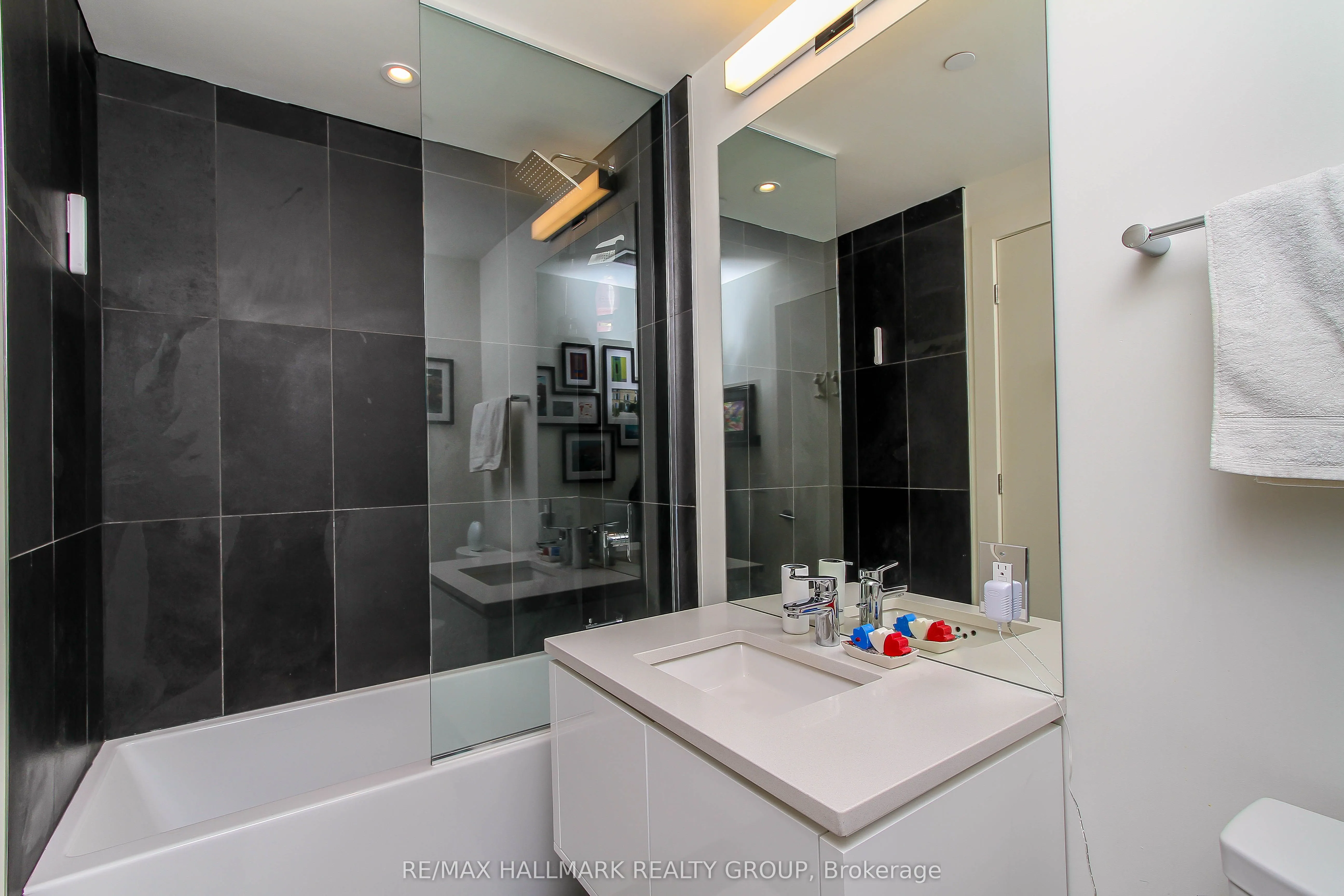 135 Barrette Street, #409