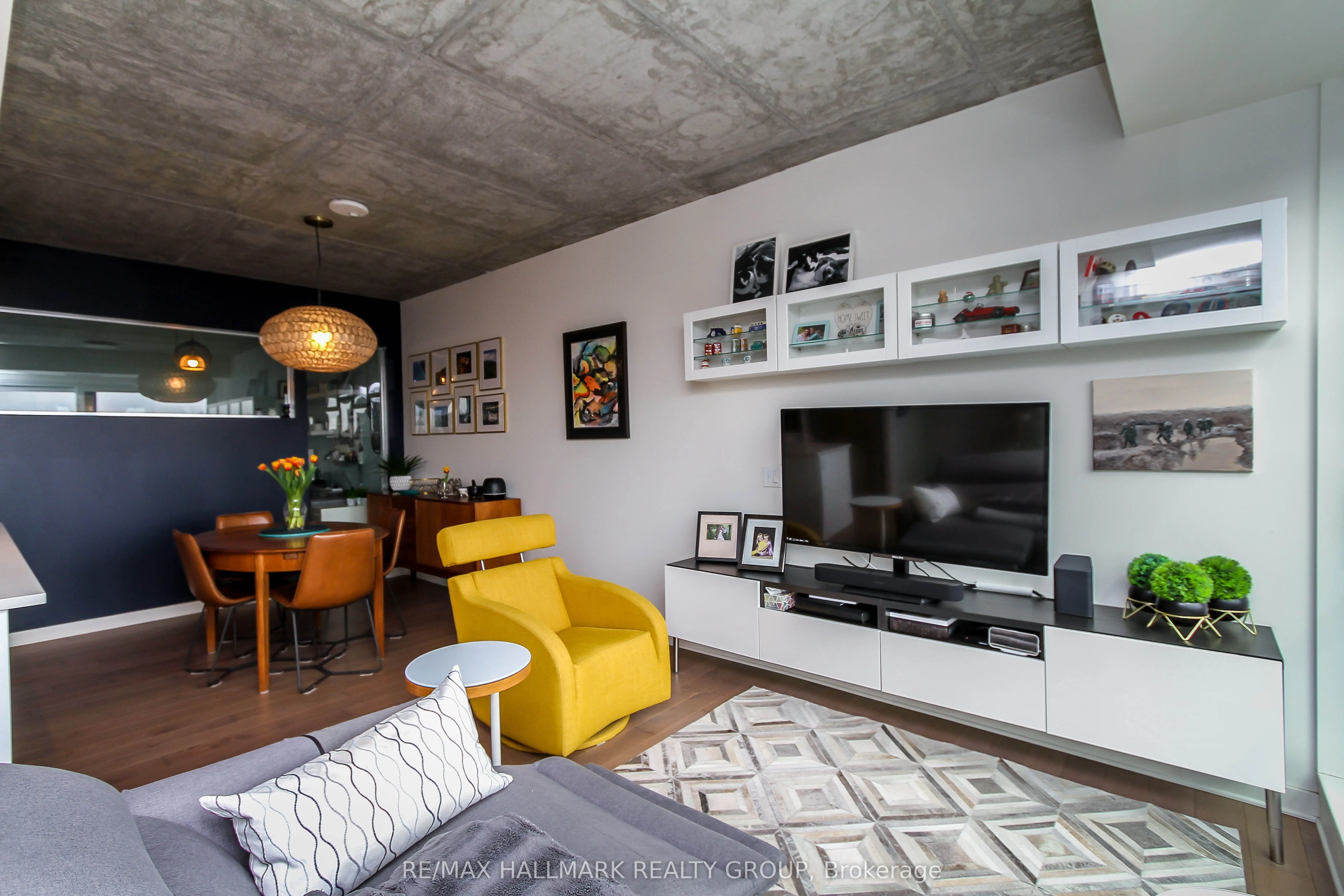 135 Barrette Street, #409