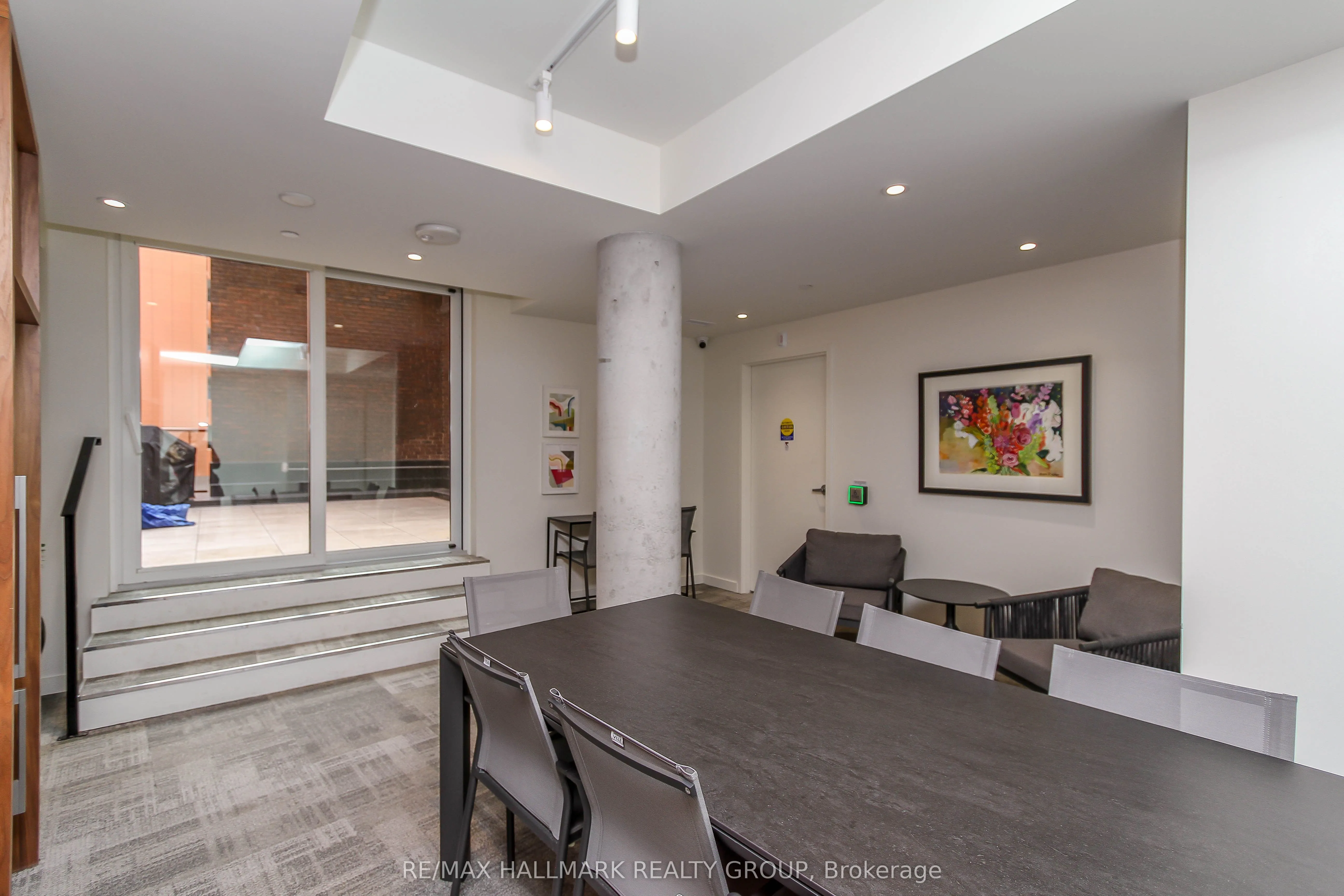 135 Barrette Street, #409