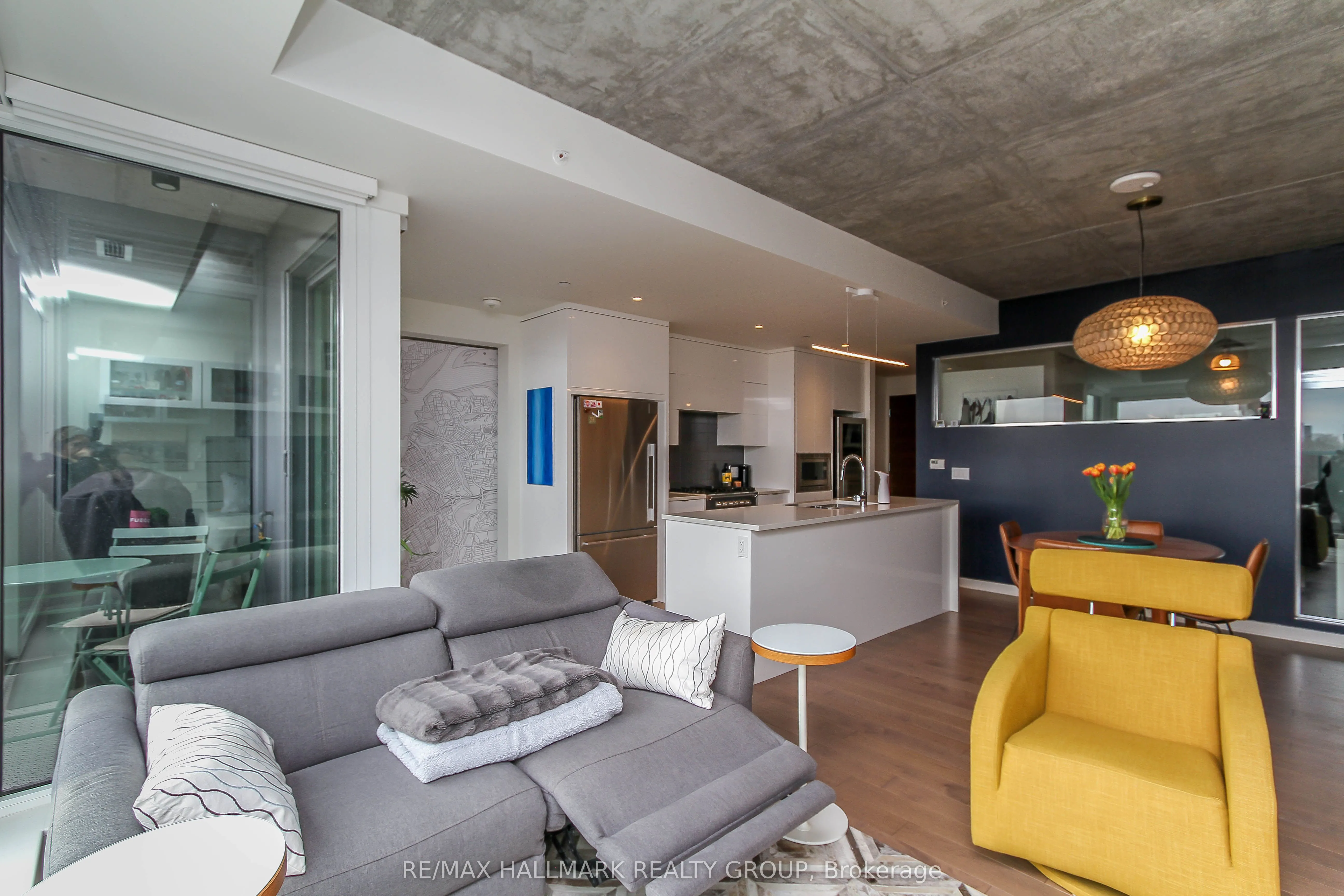 135 Barrette Street, #409