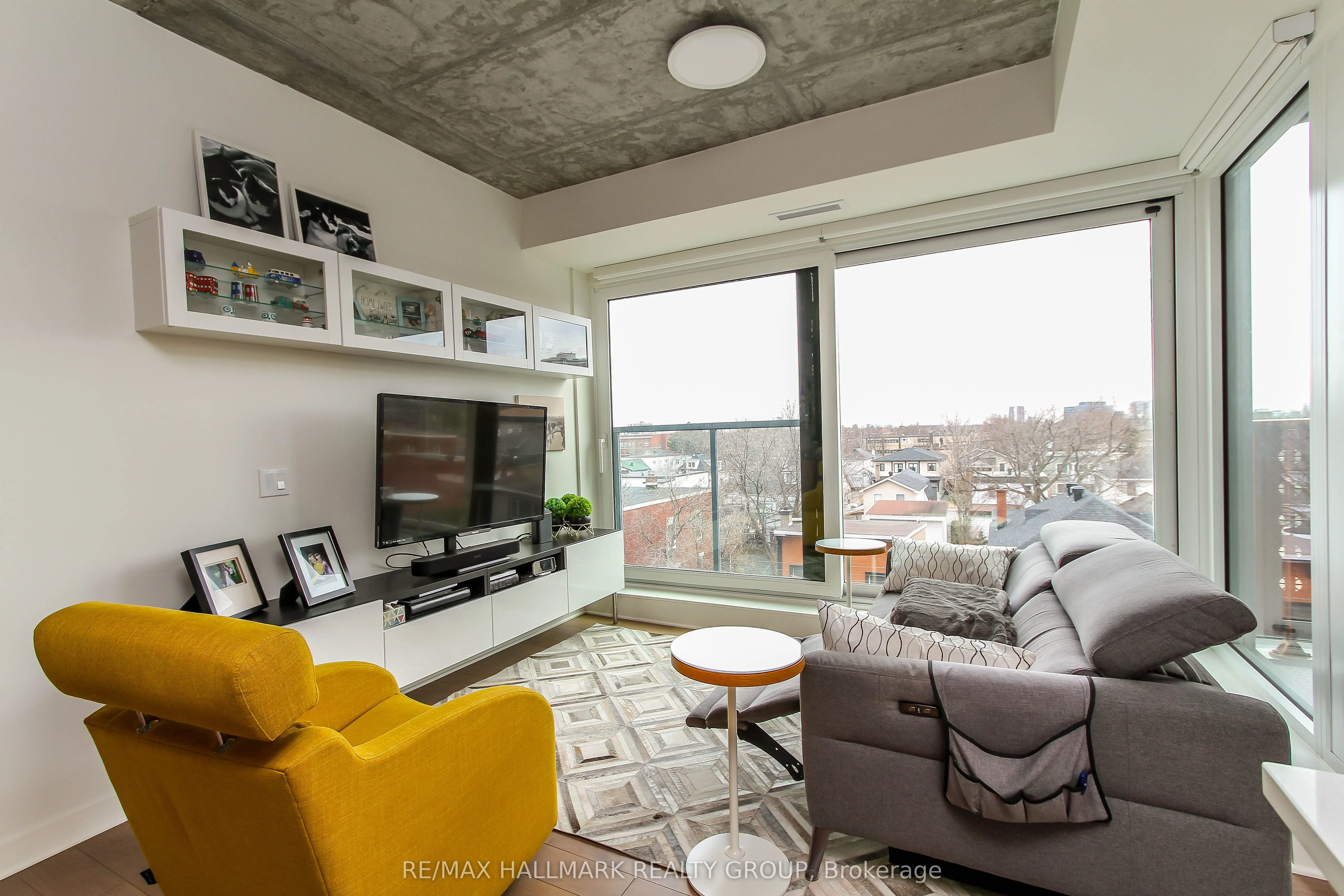 135 Barrette Street, #409