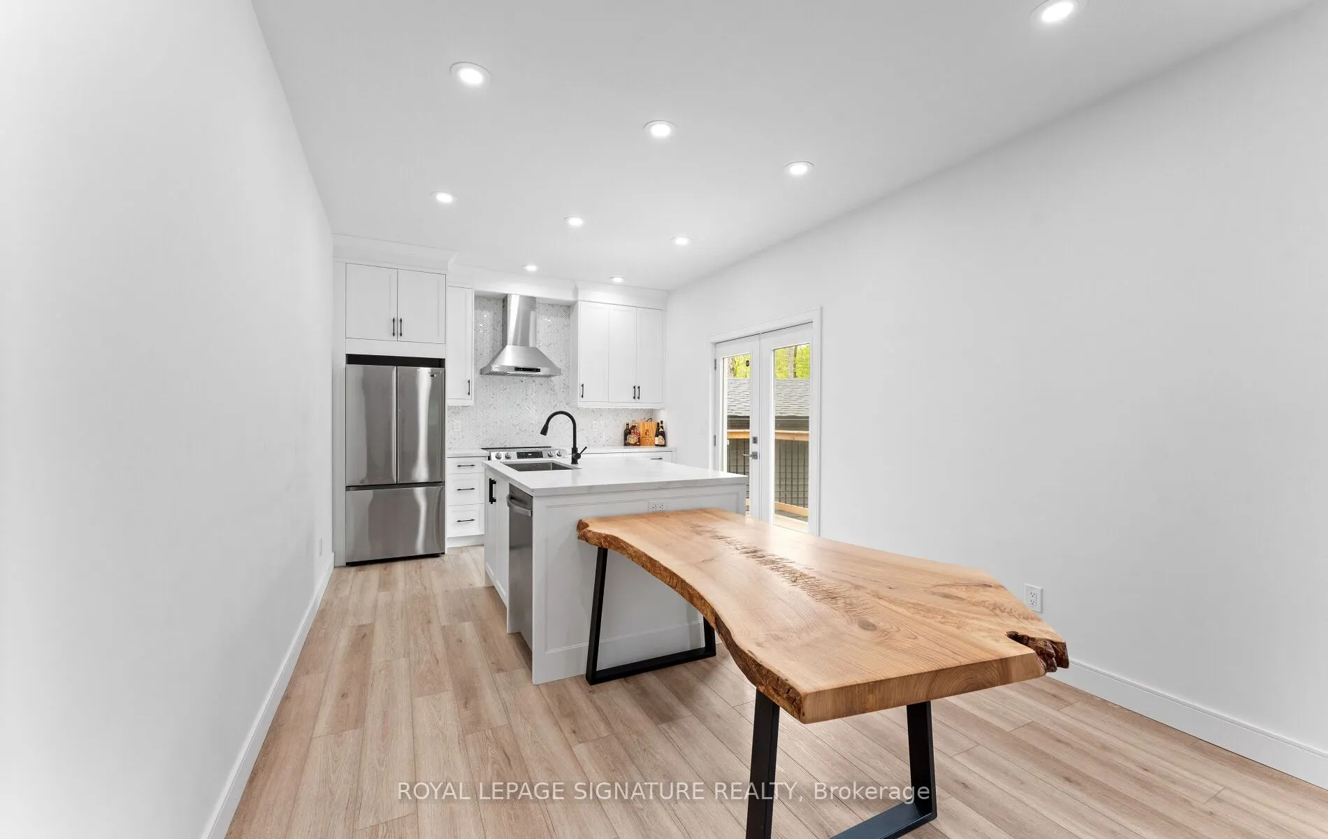 44 Sunnyshore Park Drive