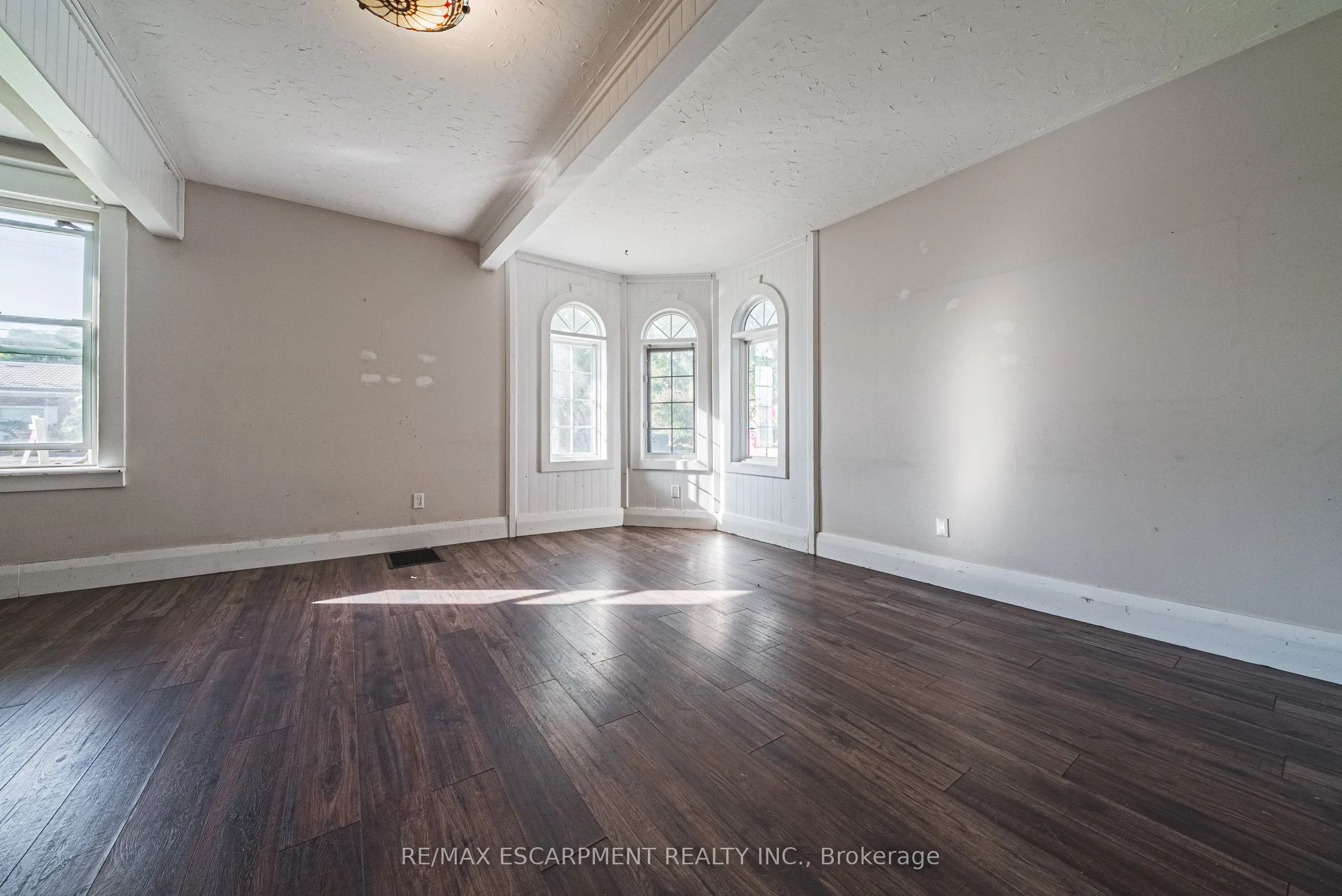 9589 Wellington 124 Road