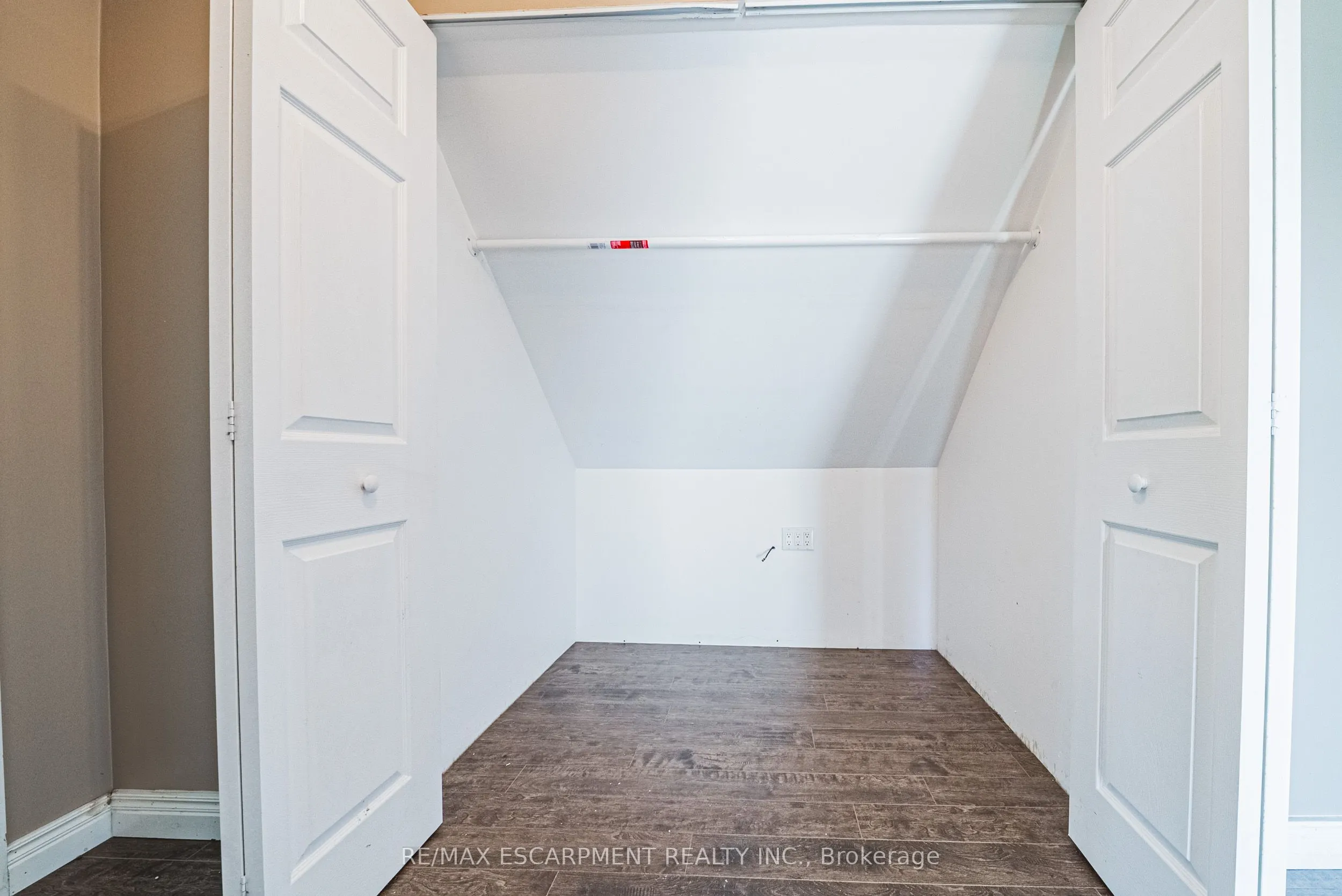 9589 Wellington 124 Road
