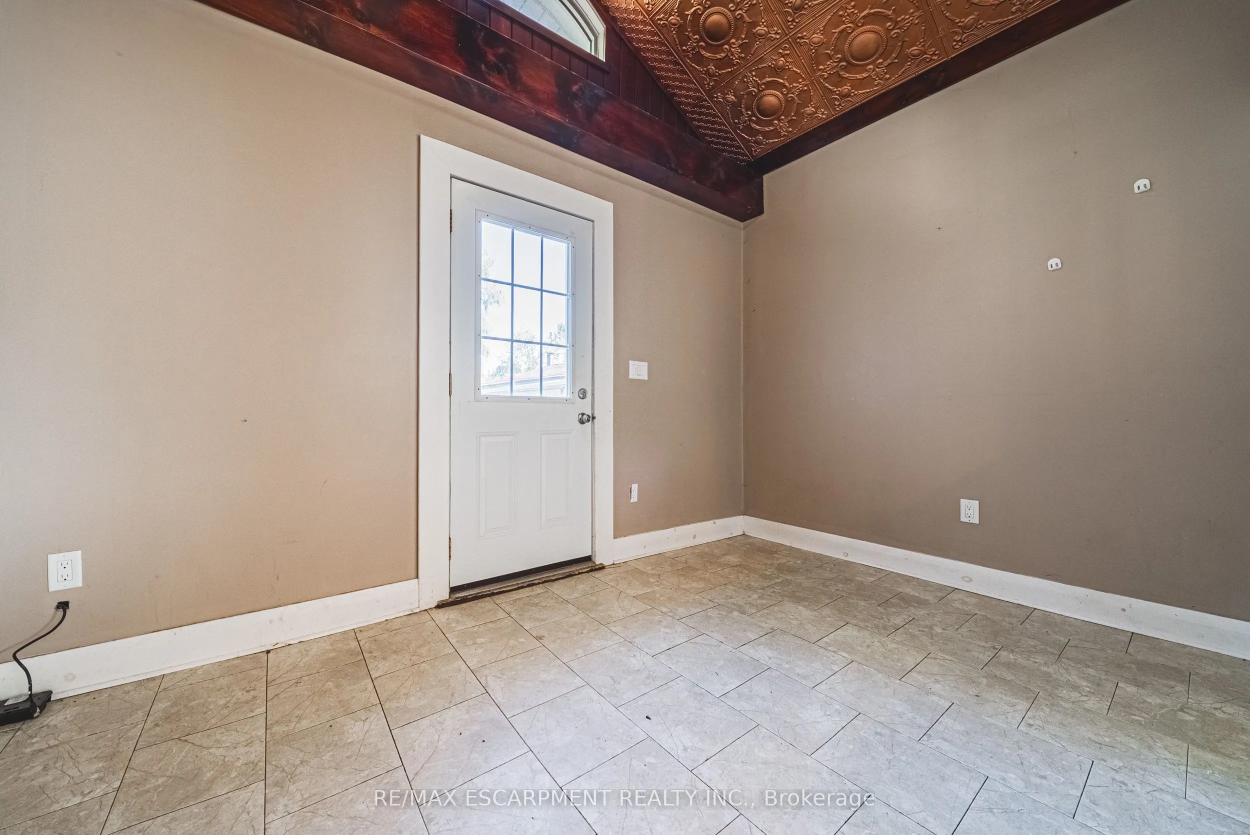 9589 Wellington 124 Road