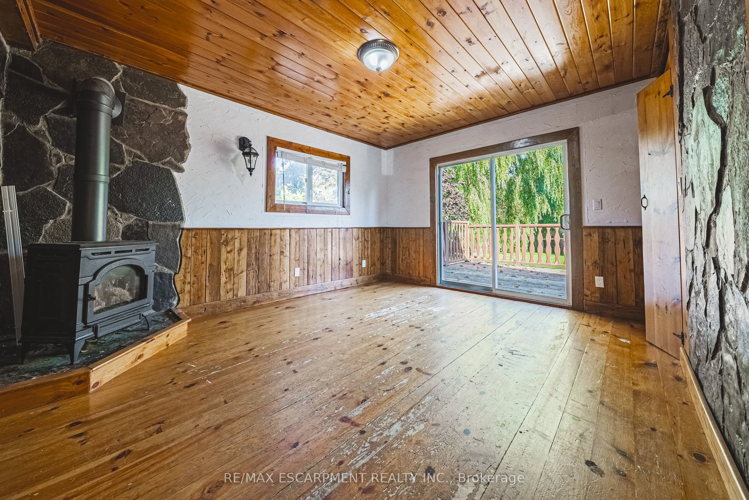 9589 Wellington 124 Road