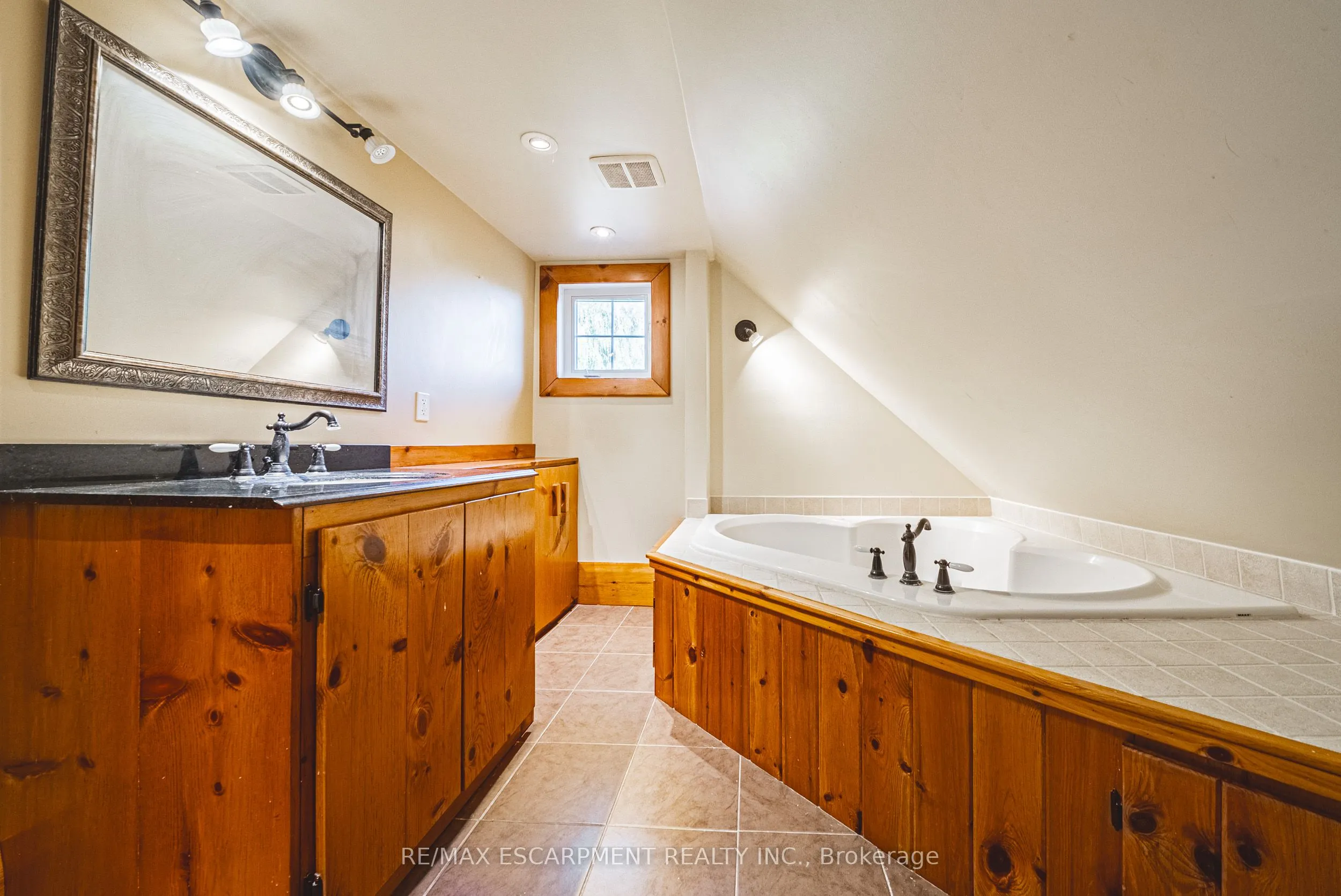 9589 Wellington 124 Road