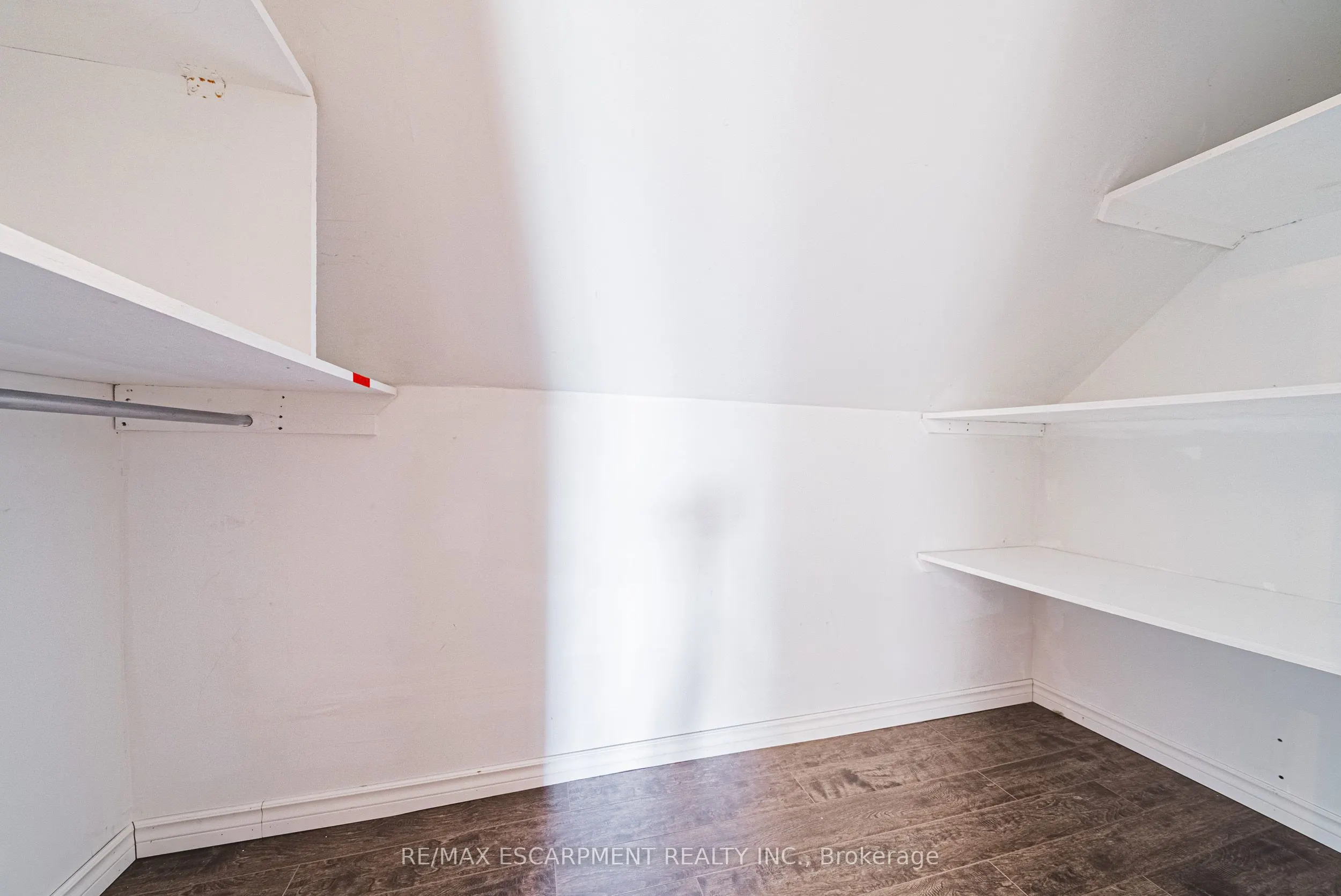 9589 Wellington 124 Road