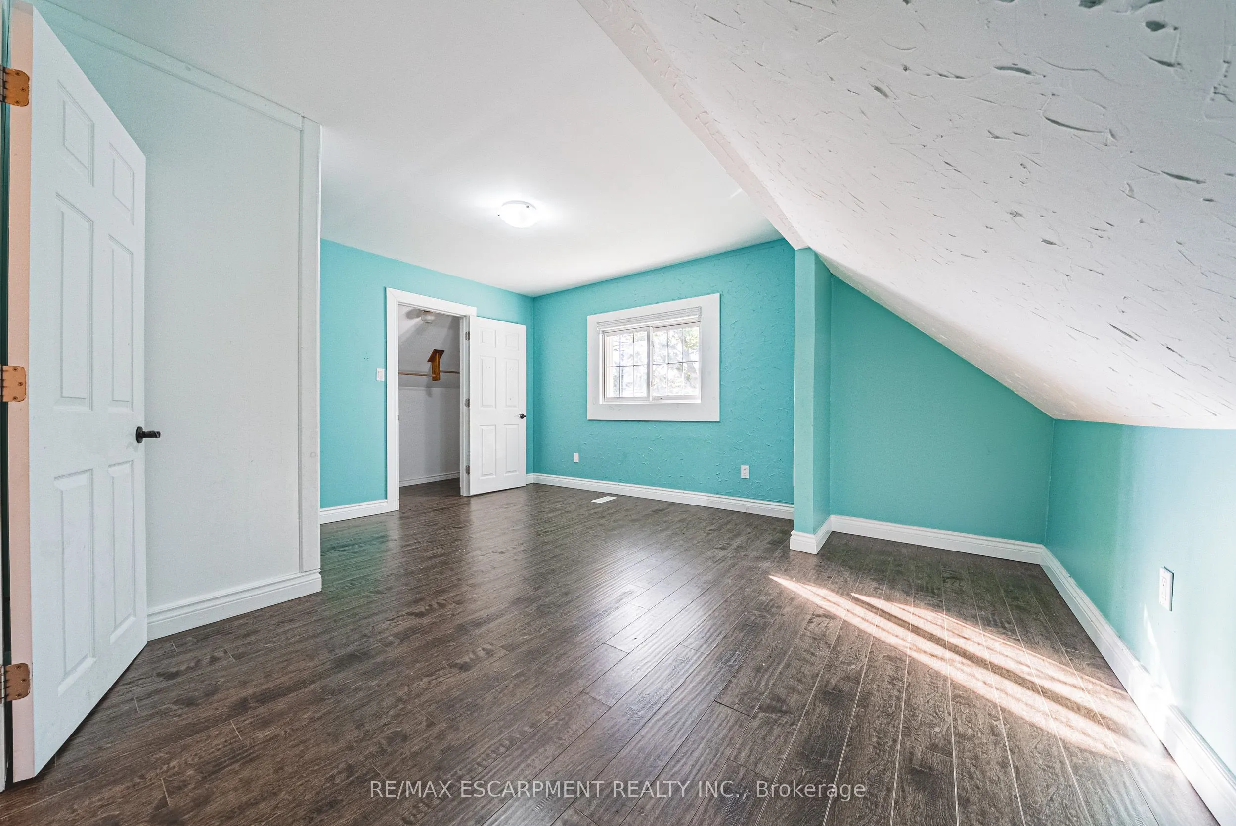 9589 Wellington 124 Road