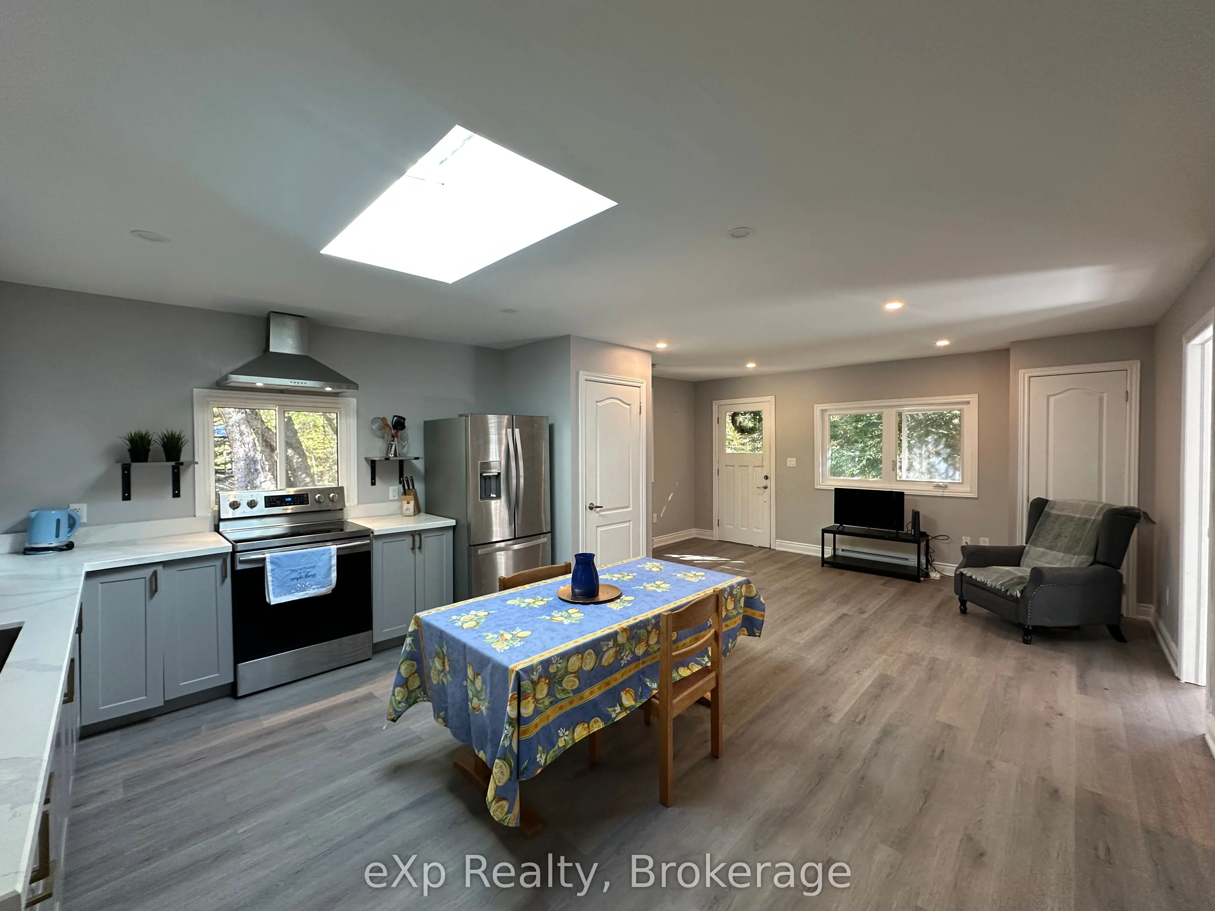 61 Robert Road W