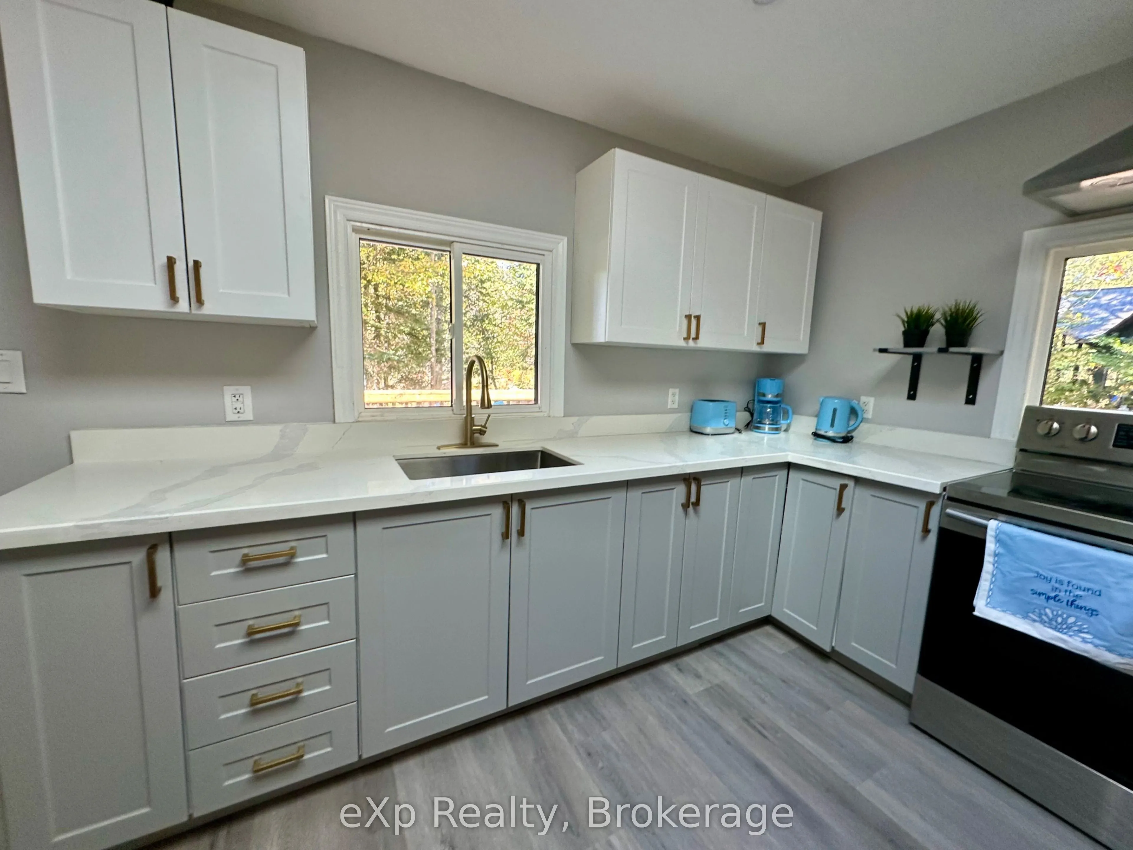 61 Robert Road W