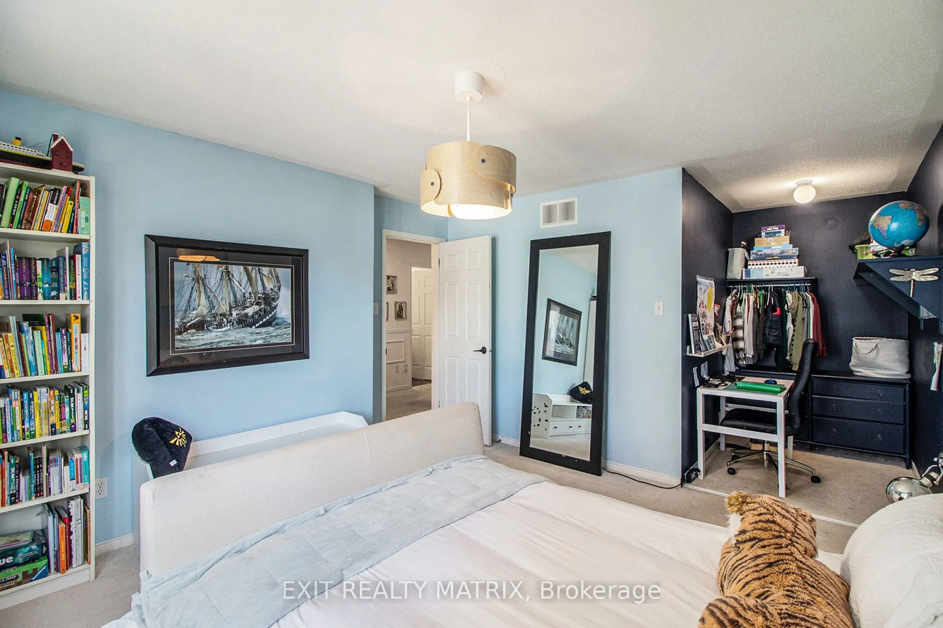 2205 Blue Willow Crescent