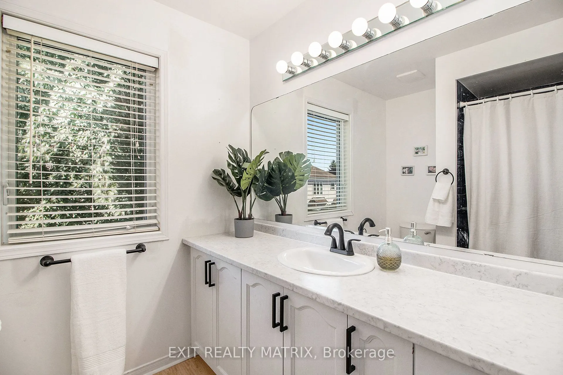 2205 Blue Willow Crescent