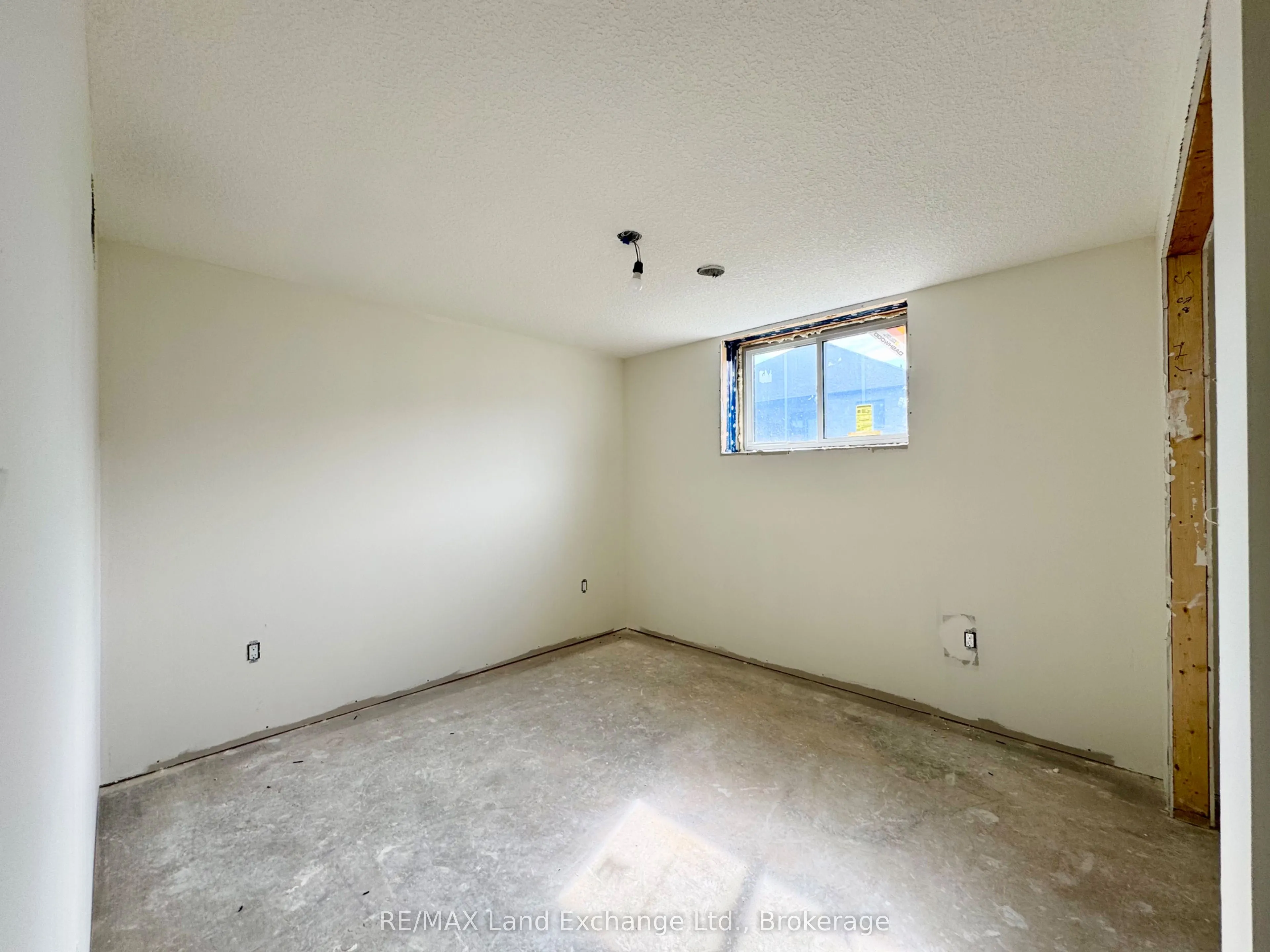 448 BURNSIDE Street