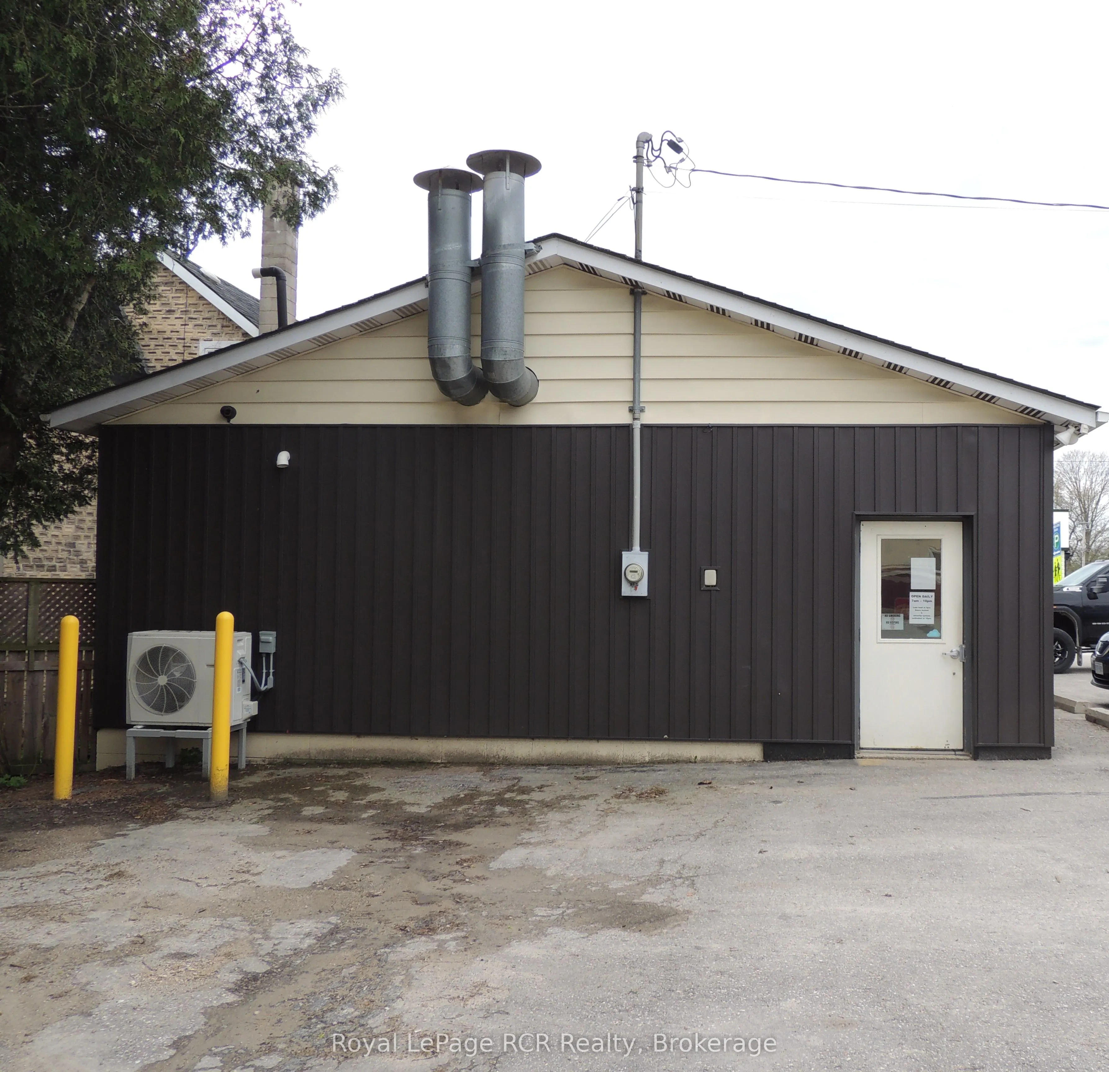 203 GARAFRAXA Street S
