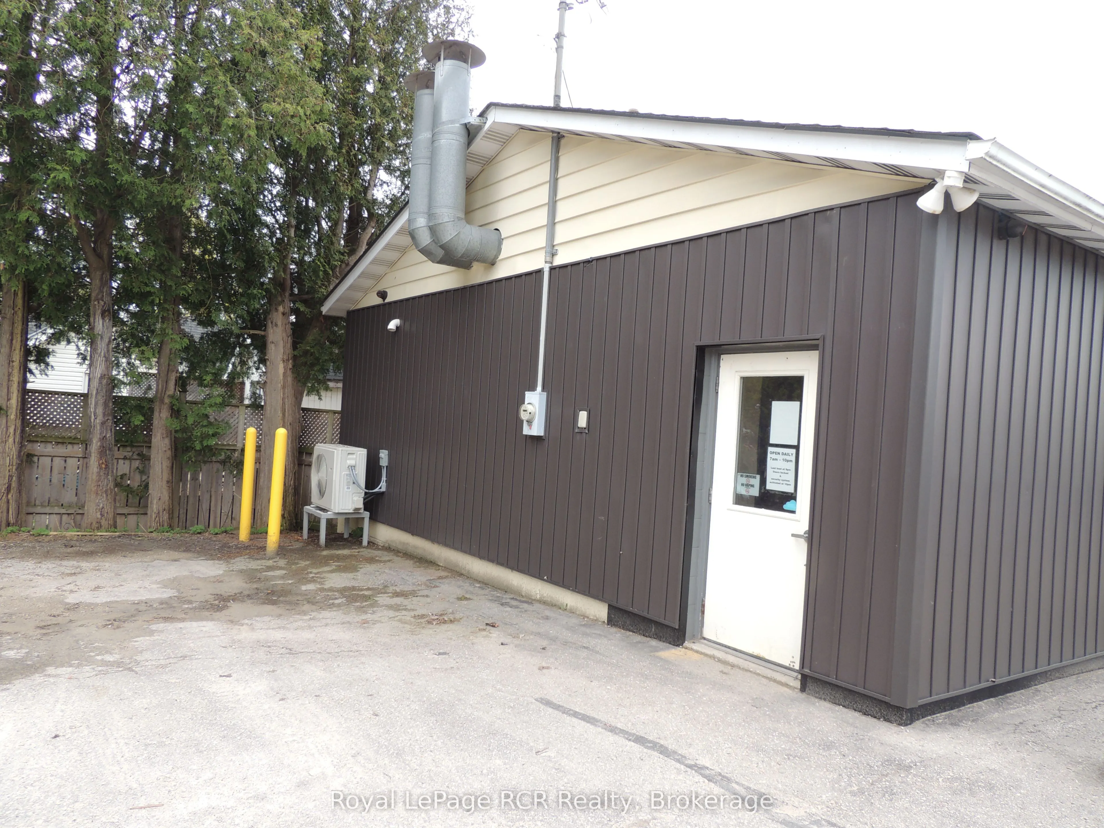 203 GARAFRAXA Street S