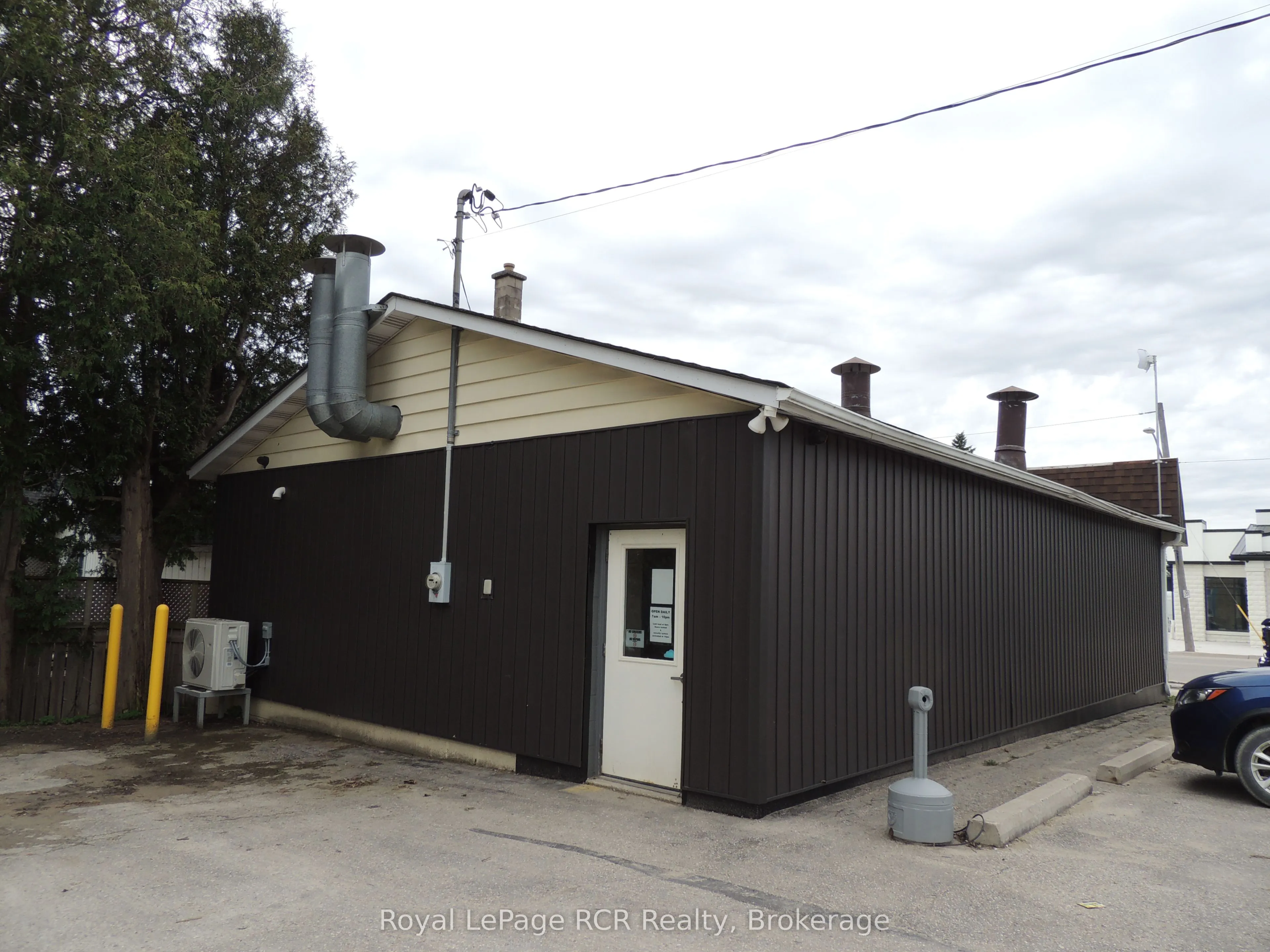 203 GARAFRAXA Street S