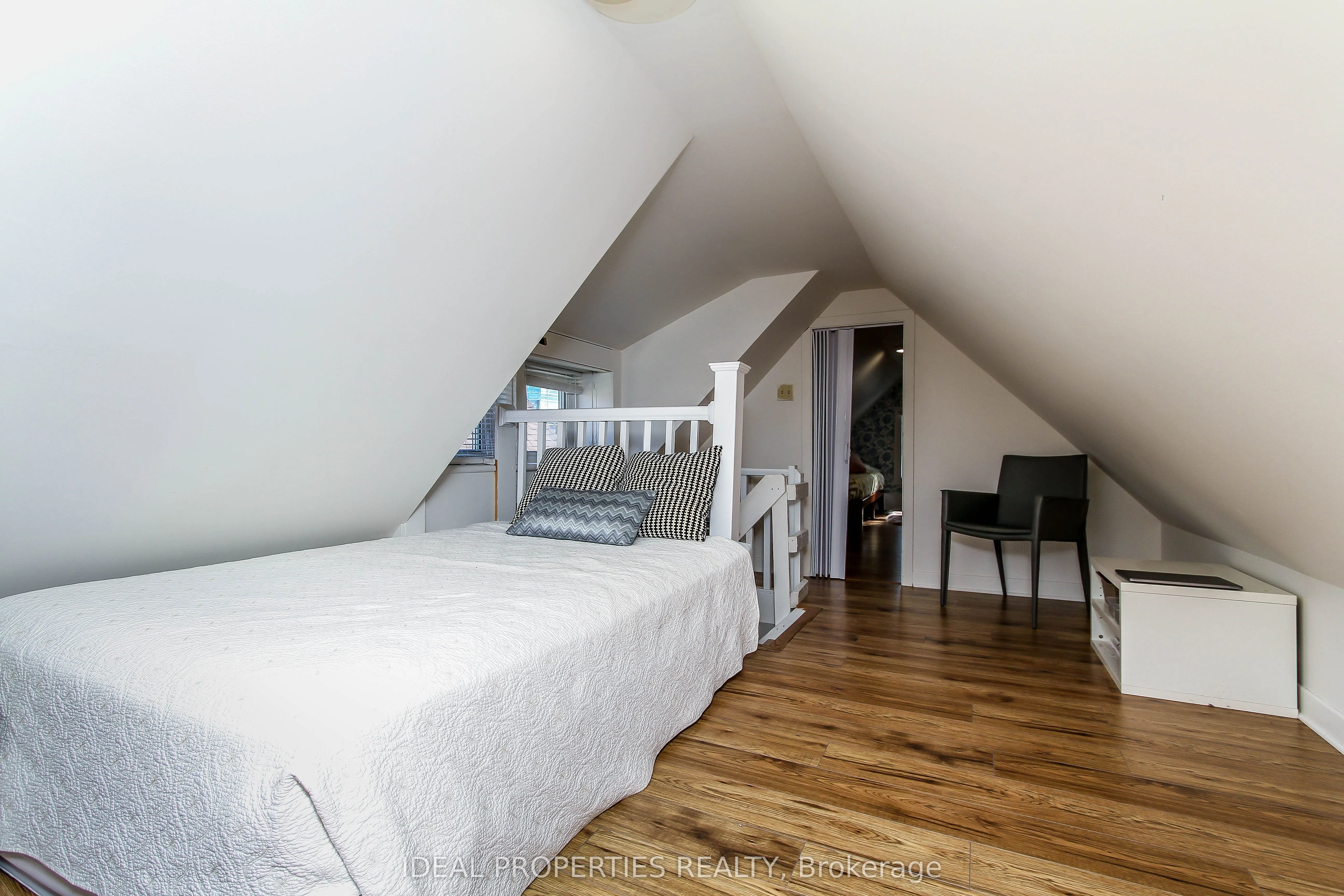 185 Louisa Street, #2