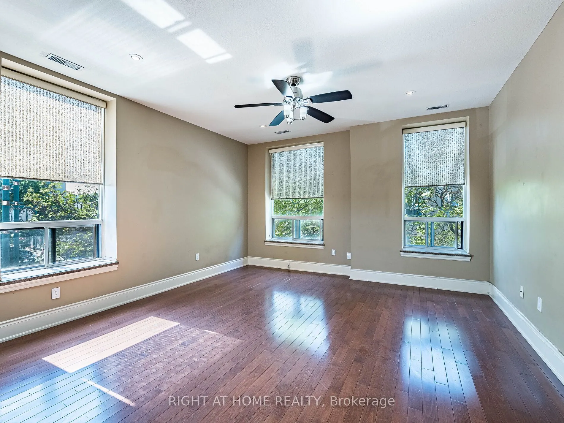 283 King Street E, #302