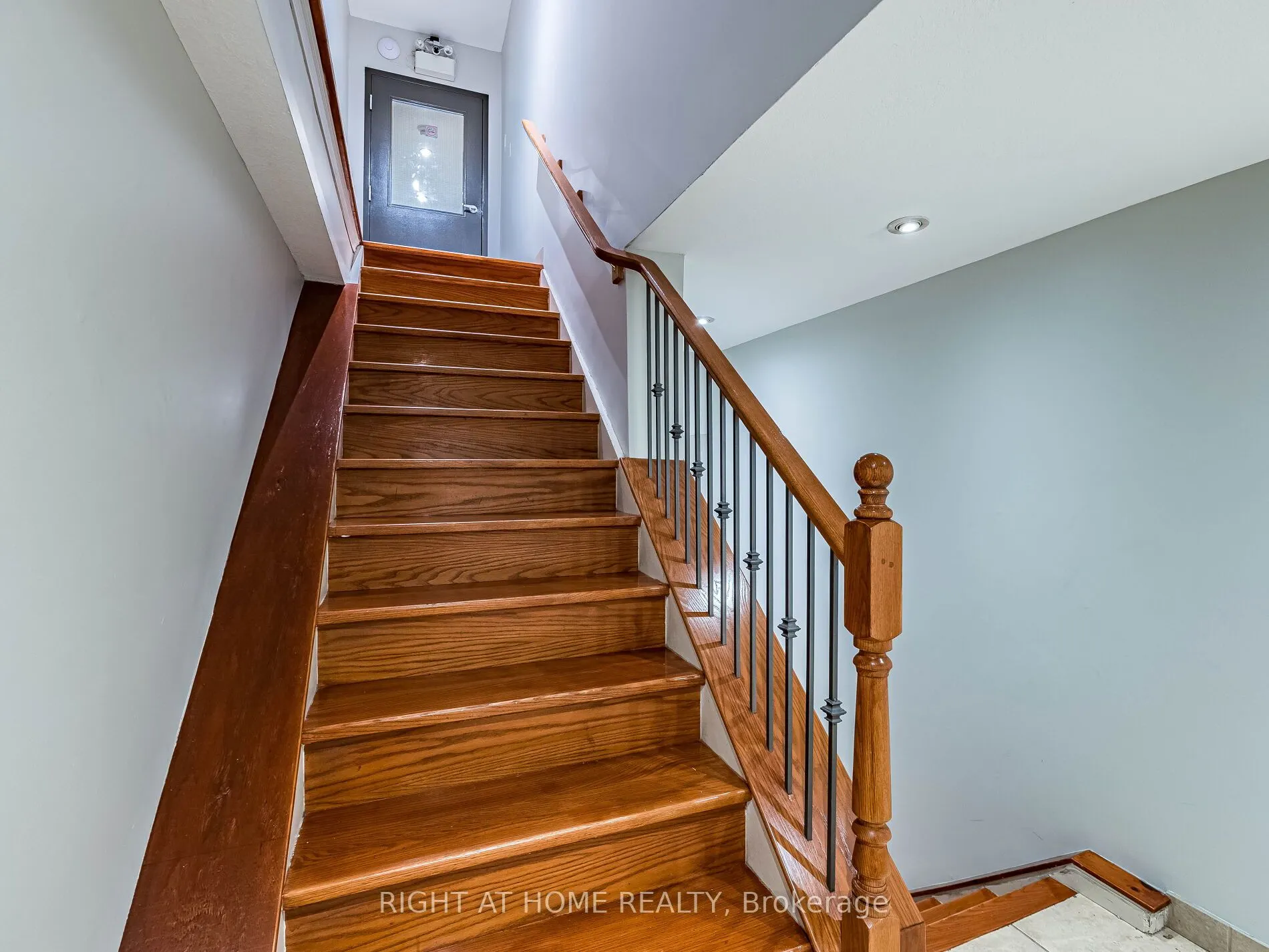 283 King Street E, #302