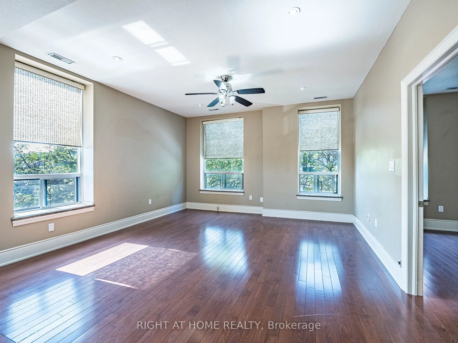 283 King Street E, #302