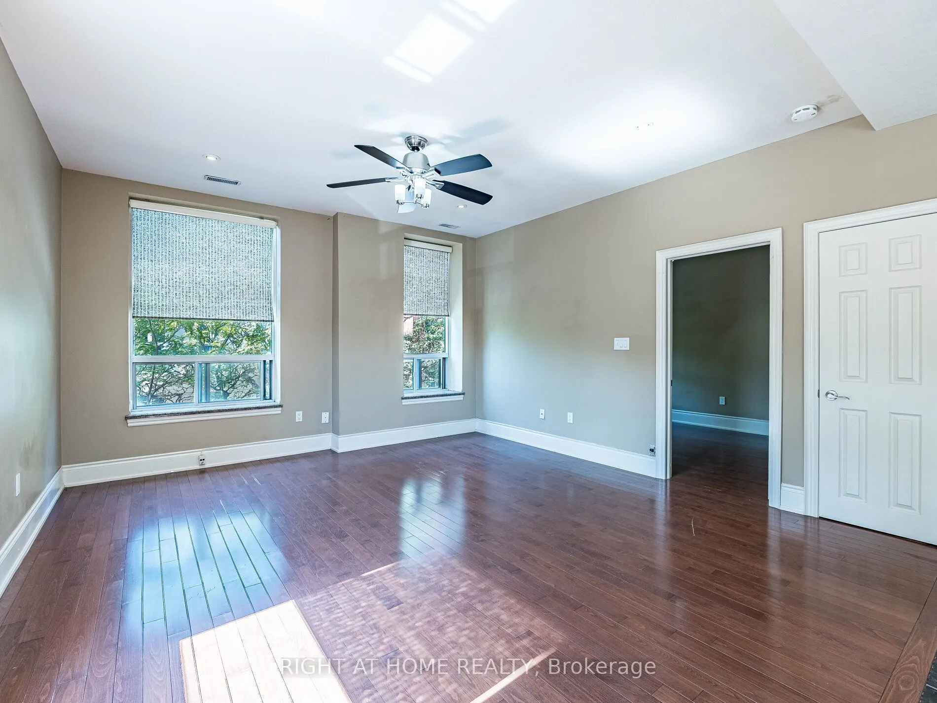 283 King Street E, #302