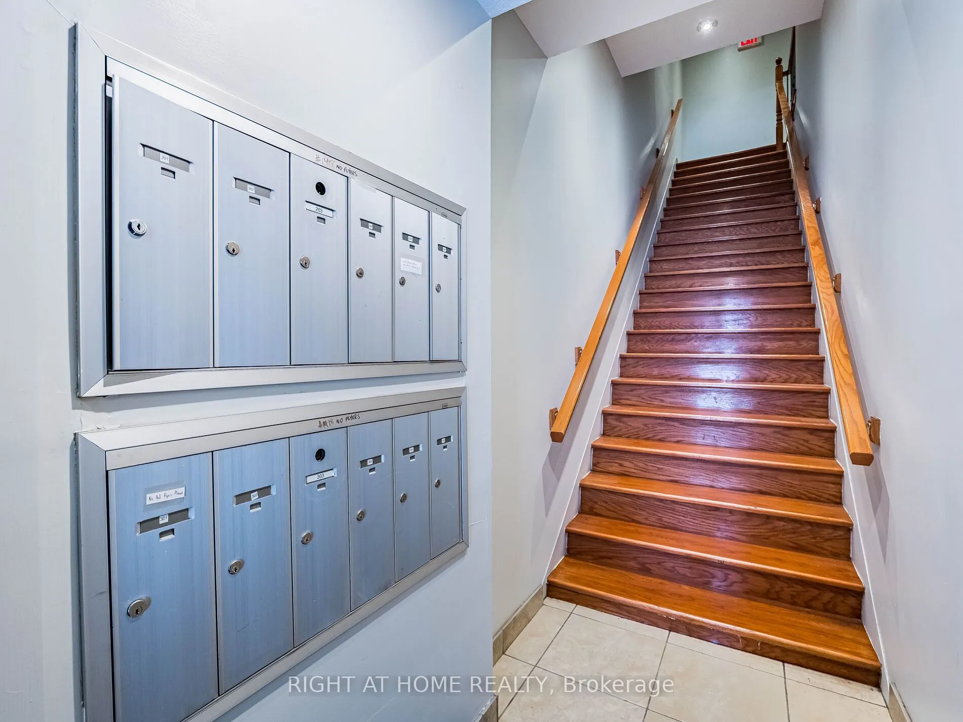 283 King Street E, #302