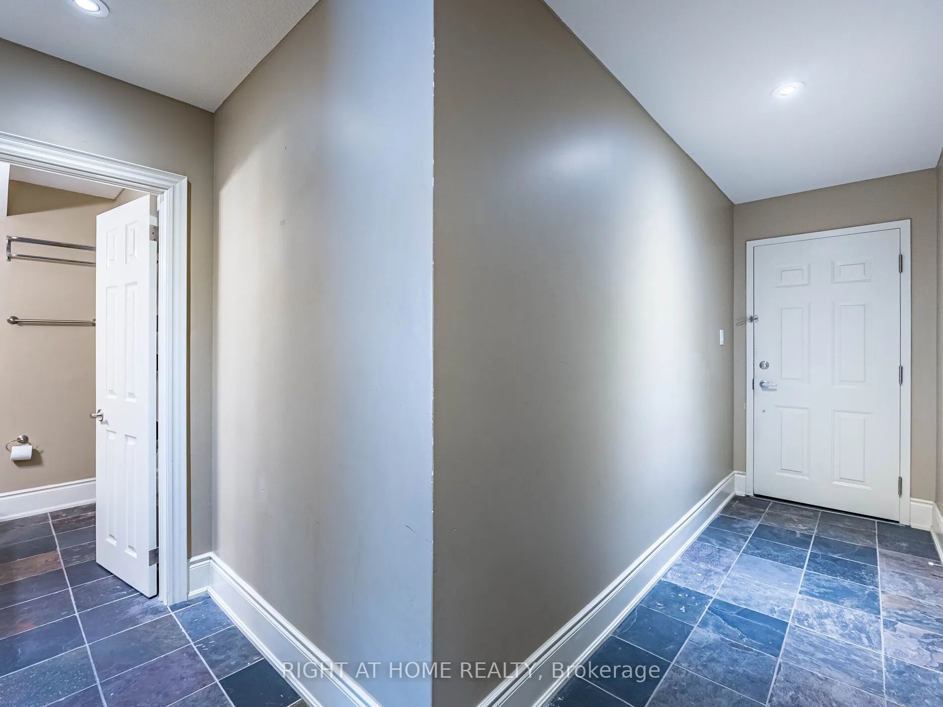 283 King Street E, #302