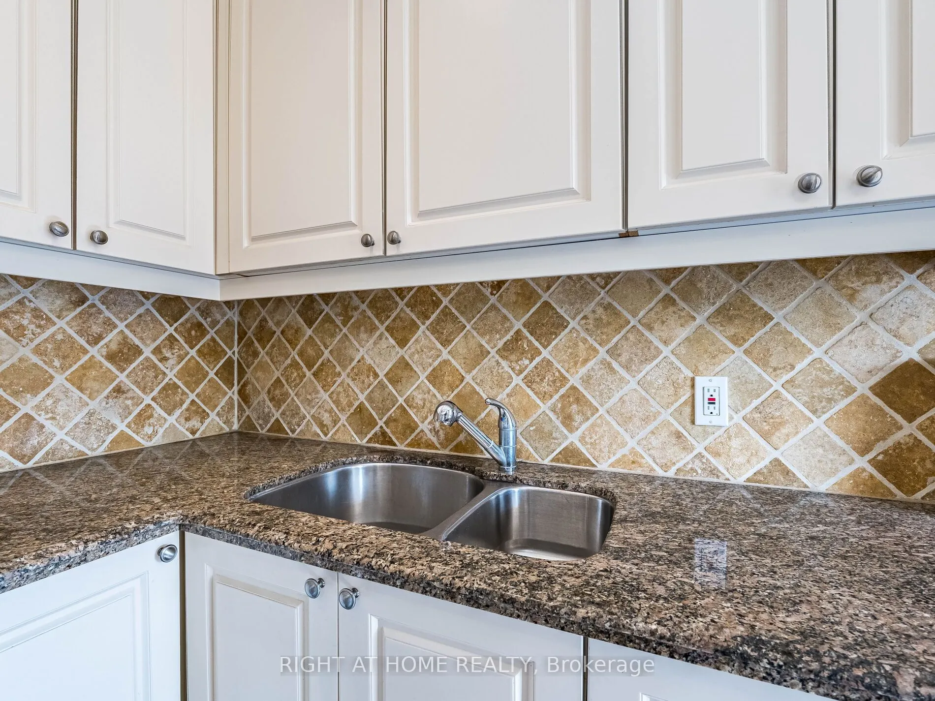 283 King Street E, #302