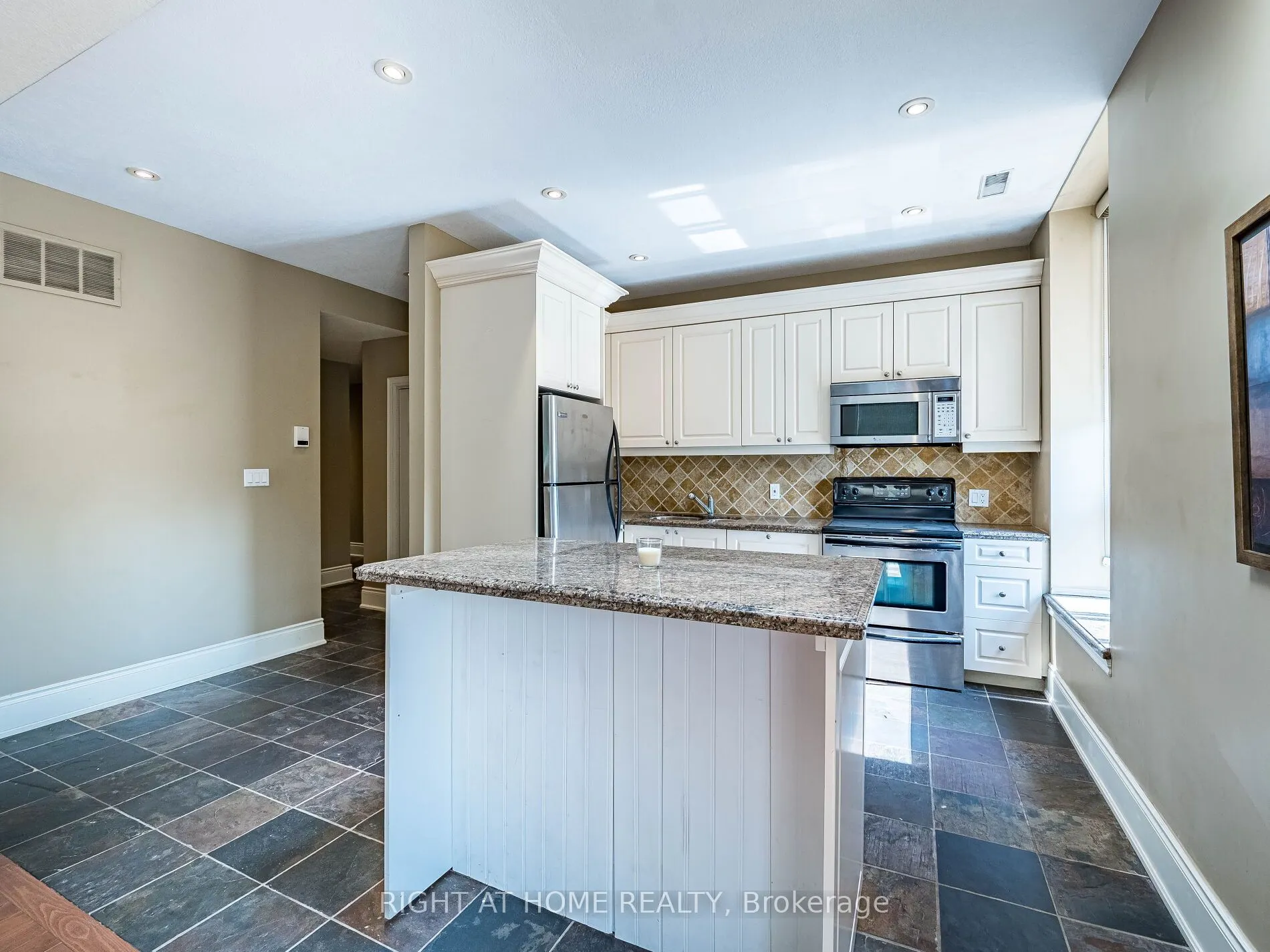 283 King Street E, #302
