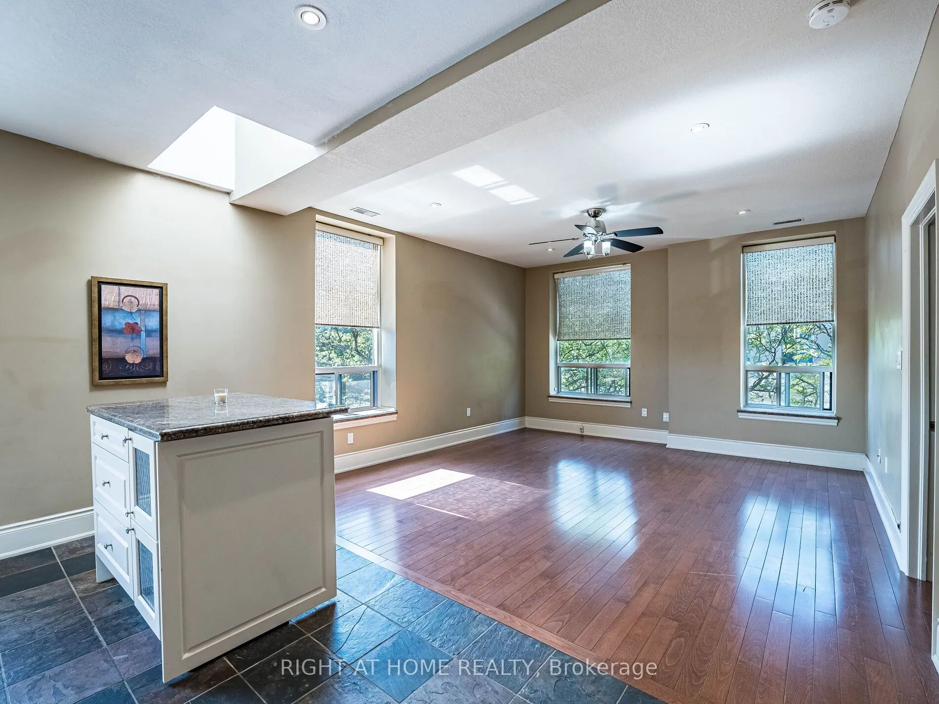 283 King Street E, #302