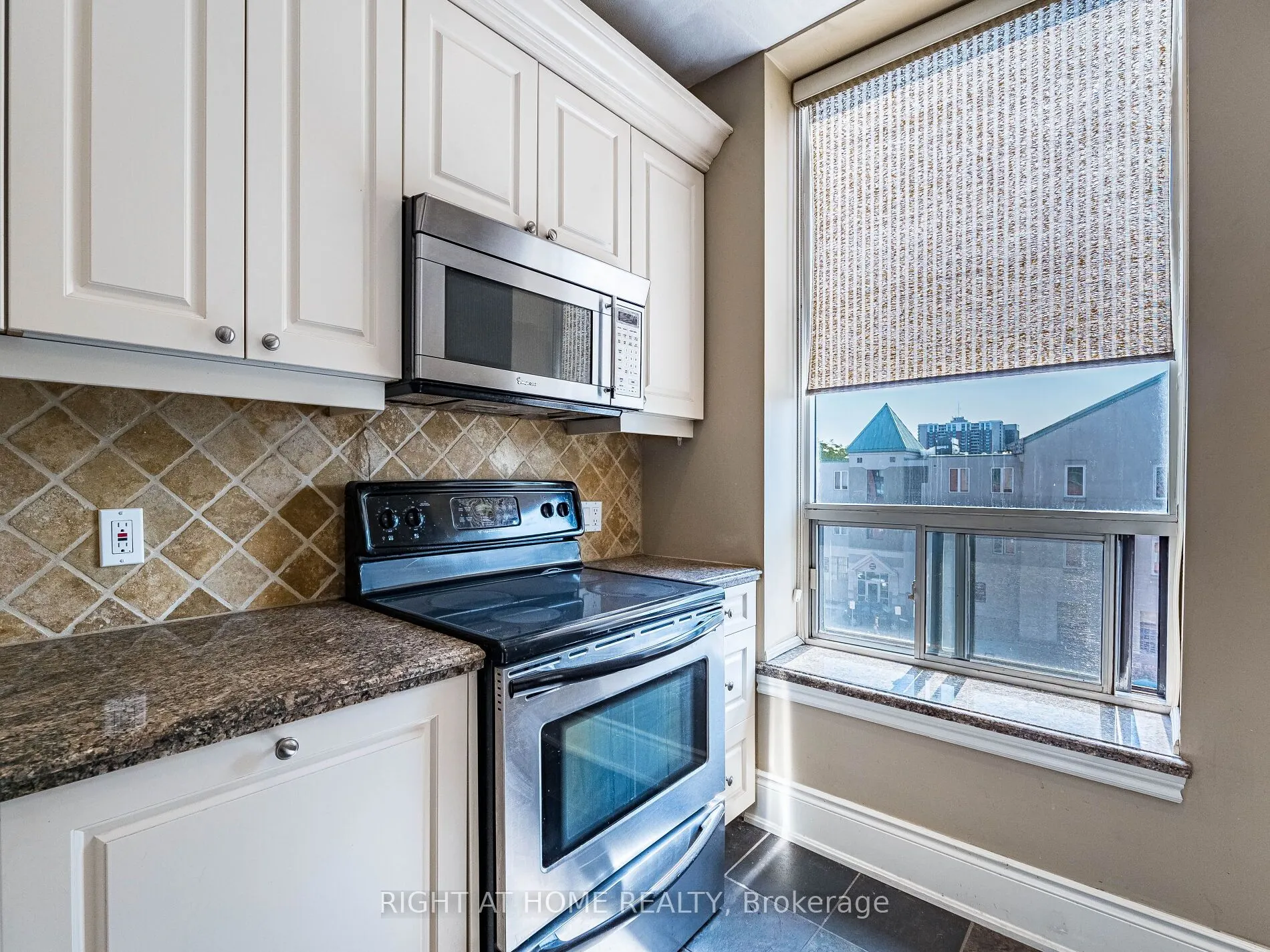 283 King Street E, #302