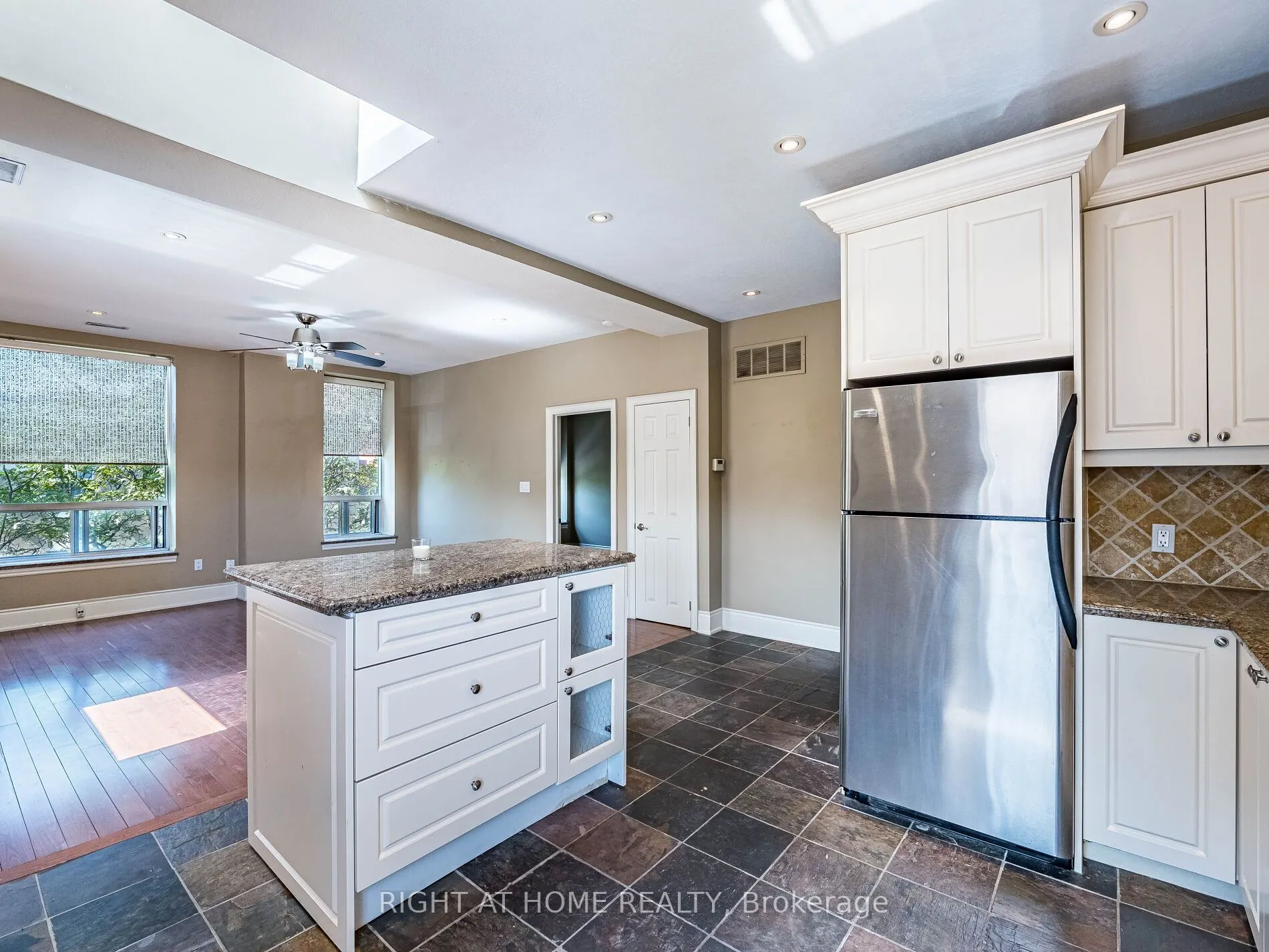 283 King Street E, #302