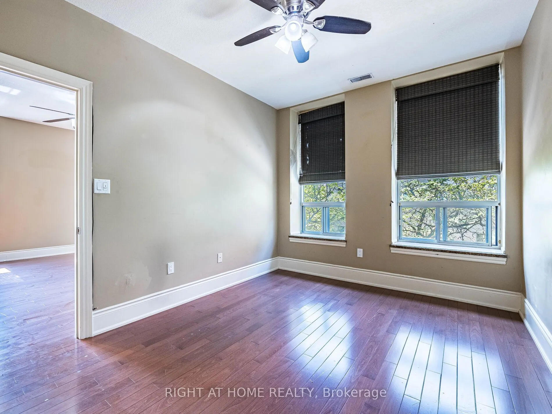 283 King Street E, #302