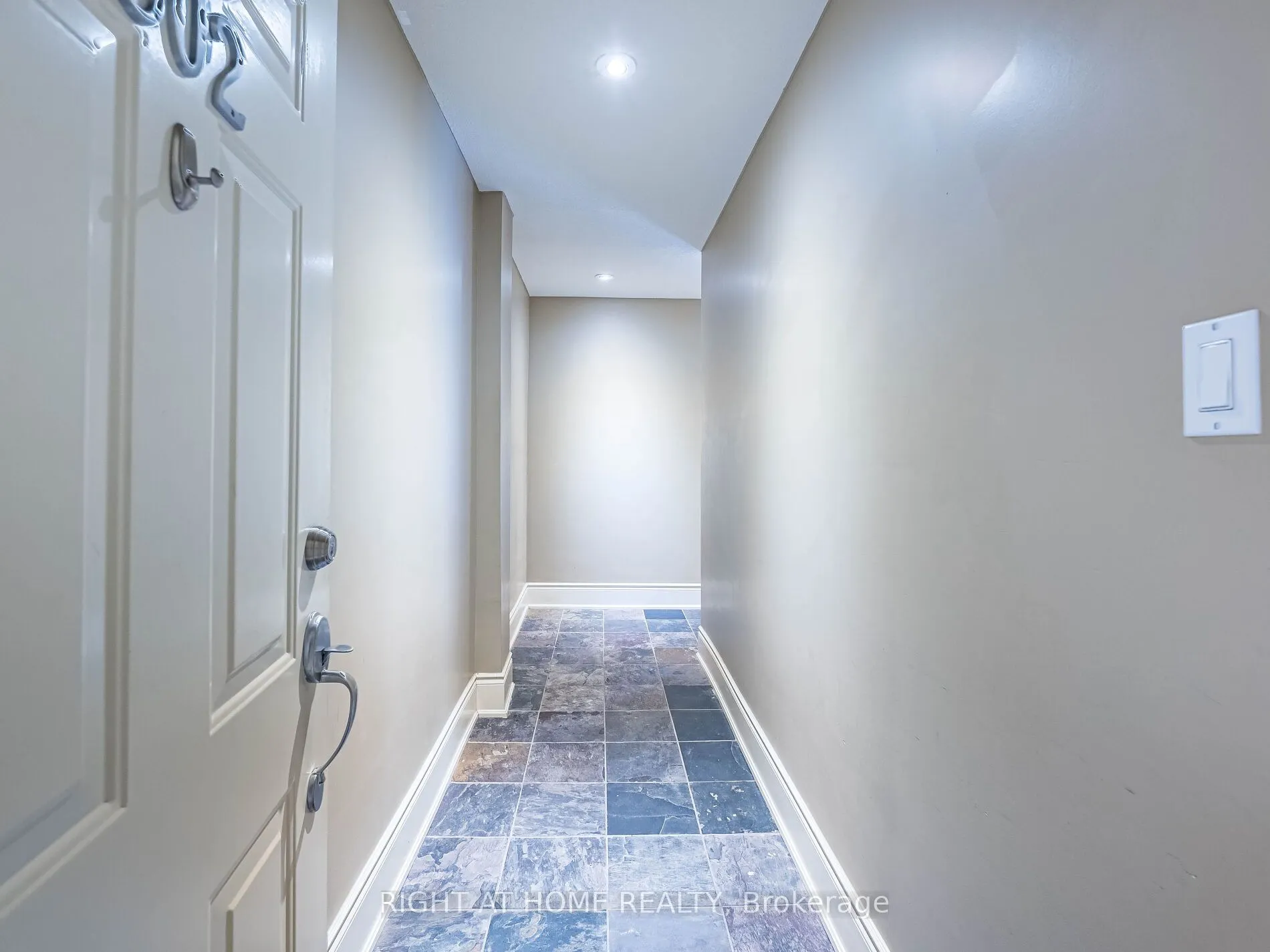 283 King Street E, #302