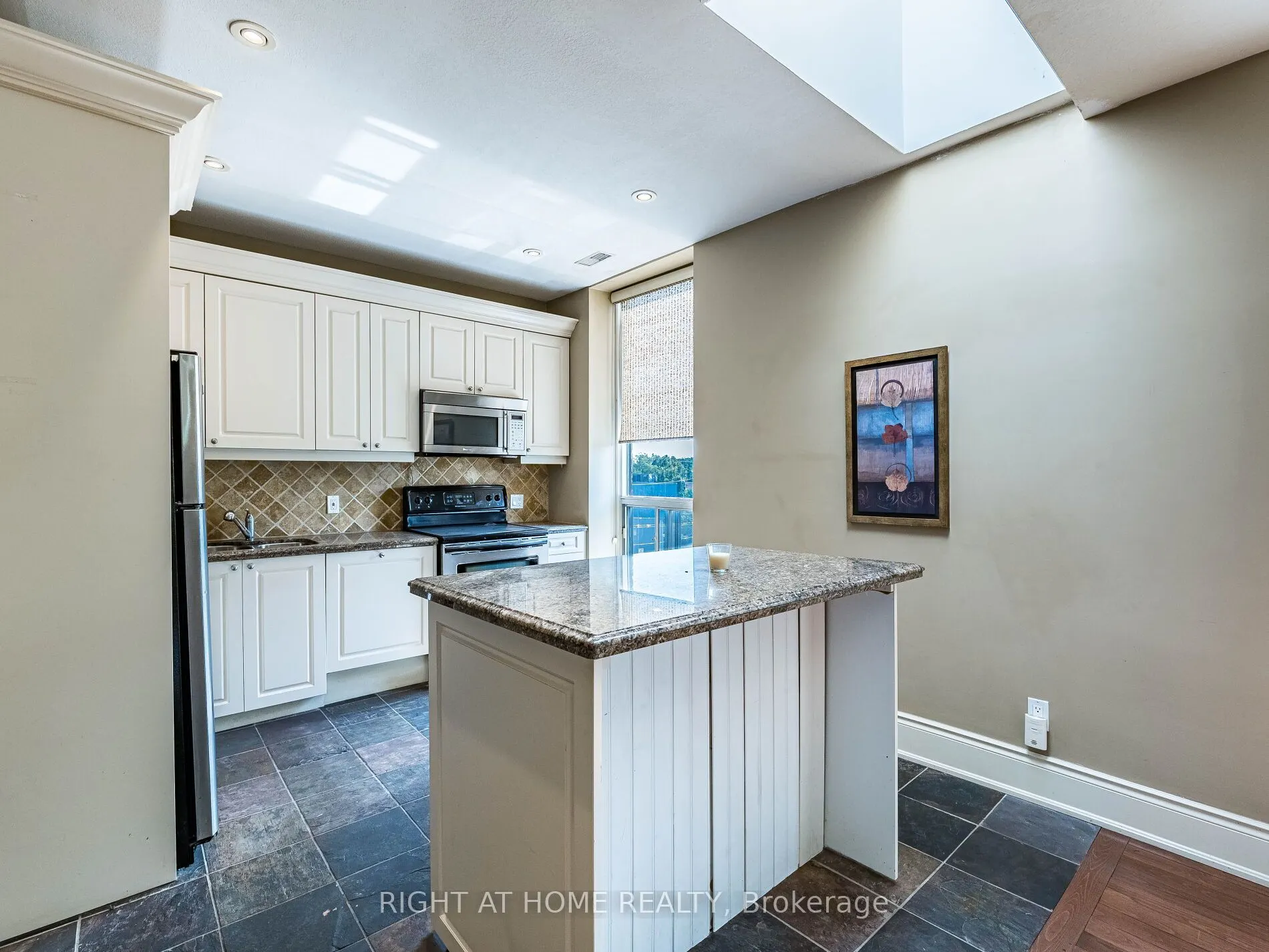 283 King Street E, #302