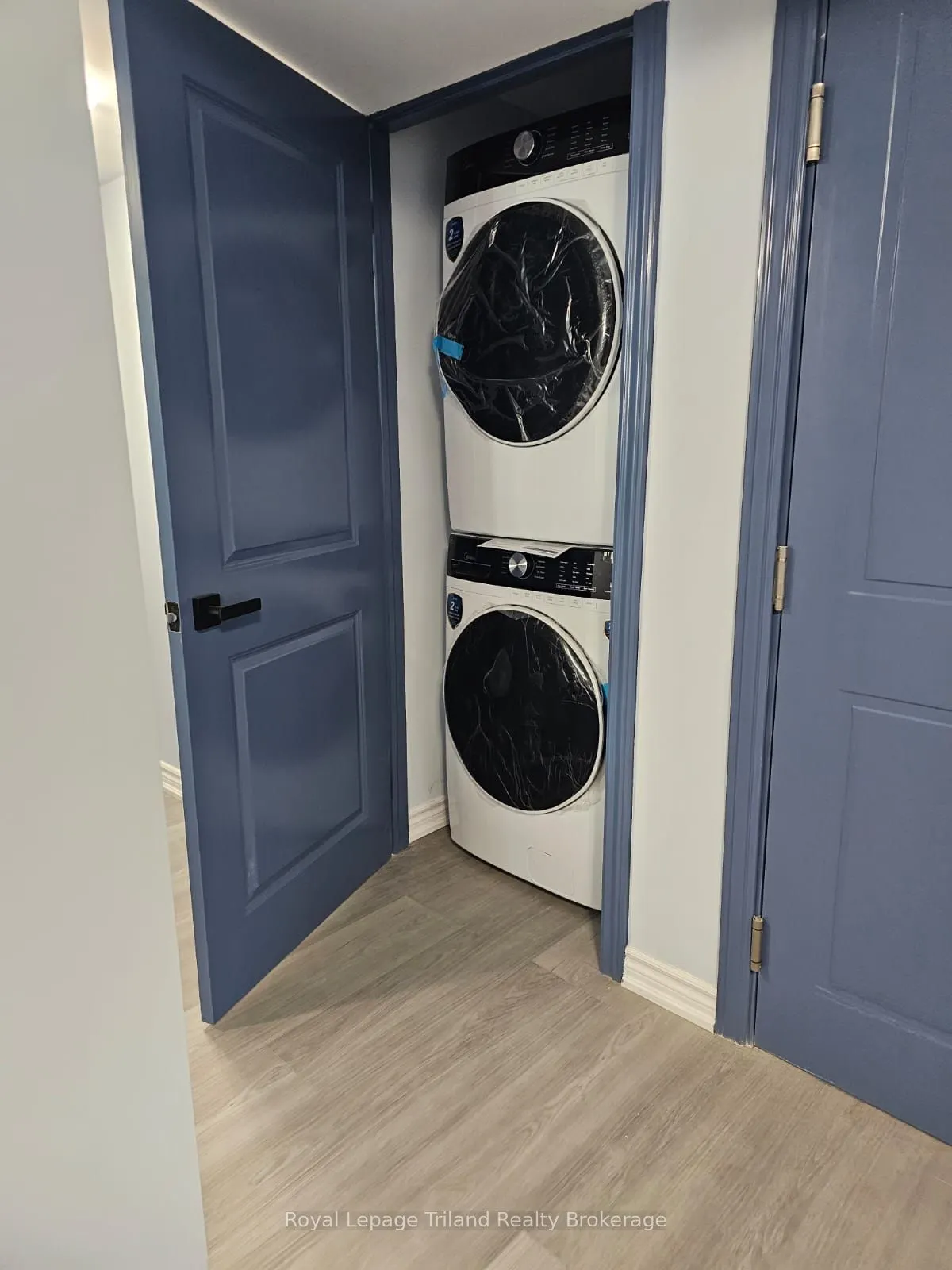 565 Peel Street, #4