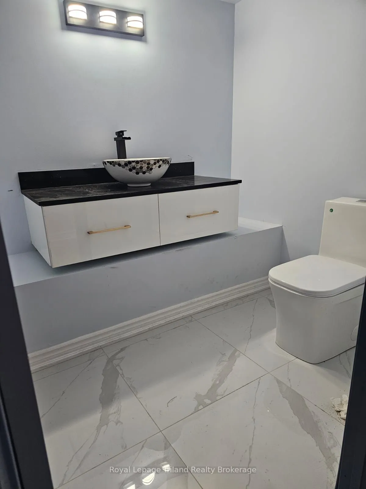 565 Peel Street, #4