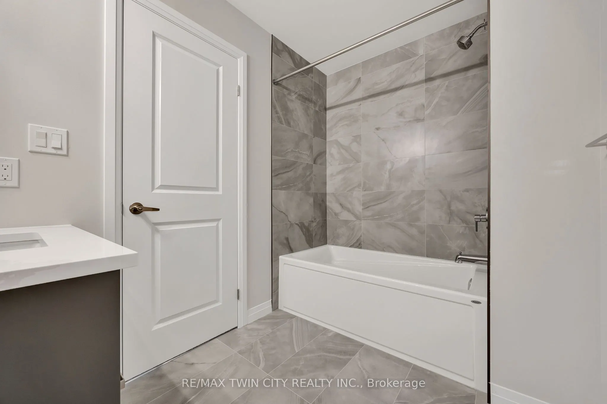 143 Elgin Street N, #Lot 63