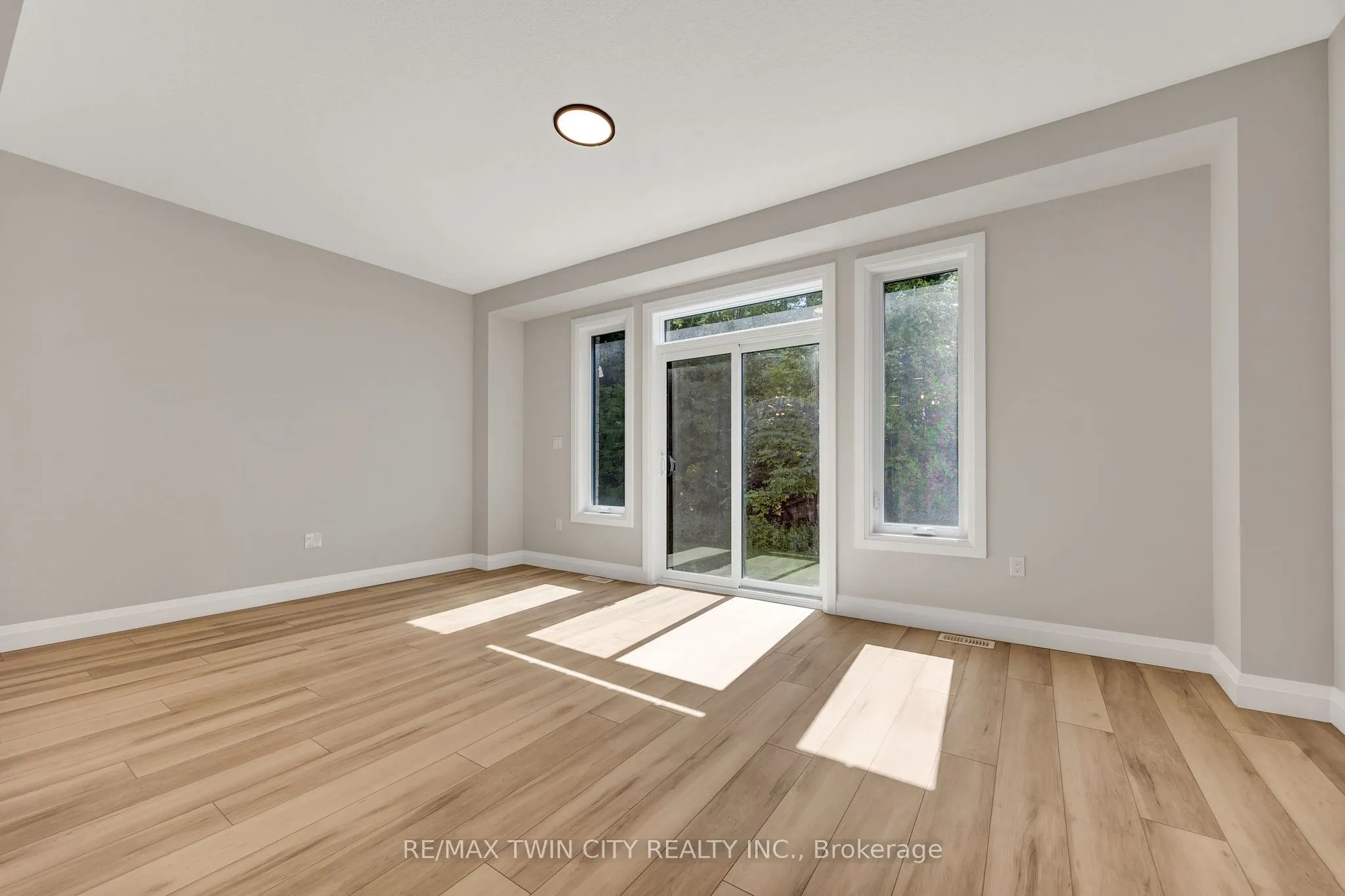 143 Elgin Street N, #Lot 63